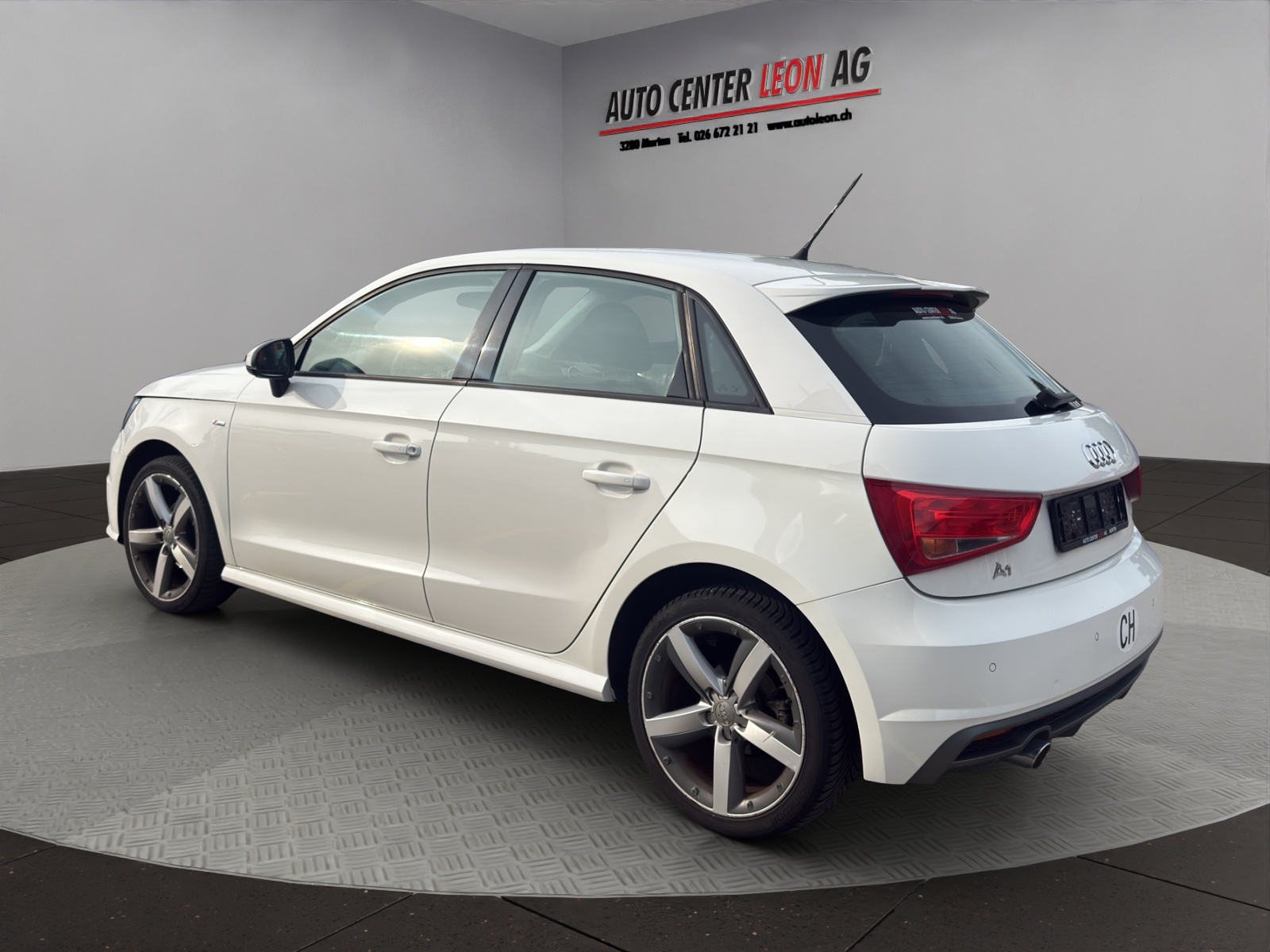 AUDI A1 Sportback 1.4 TDI S-LINE-image-3