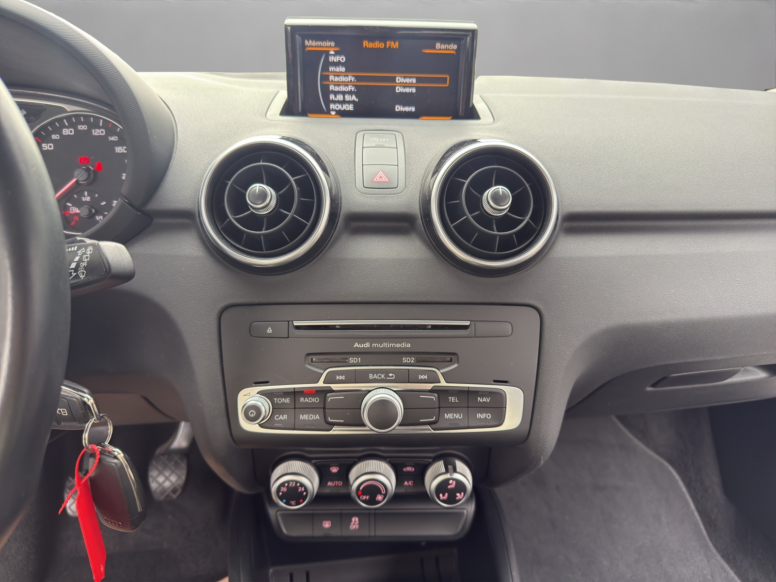 AUDI A1 Sportback 1.4 TDI S-LINE-image-15