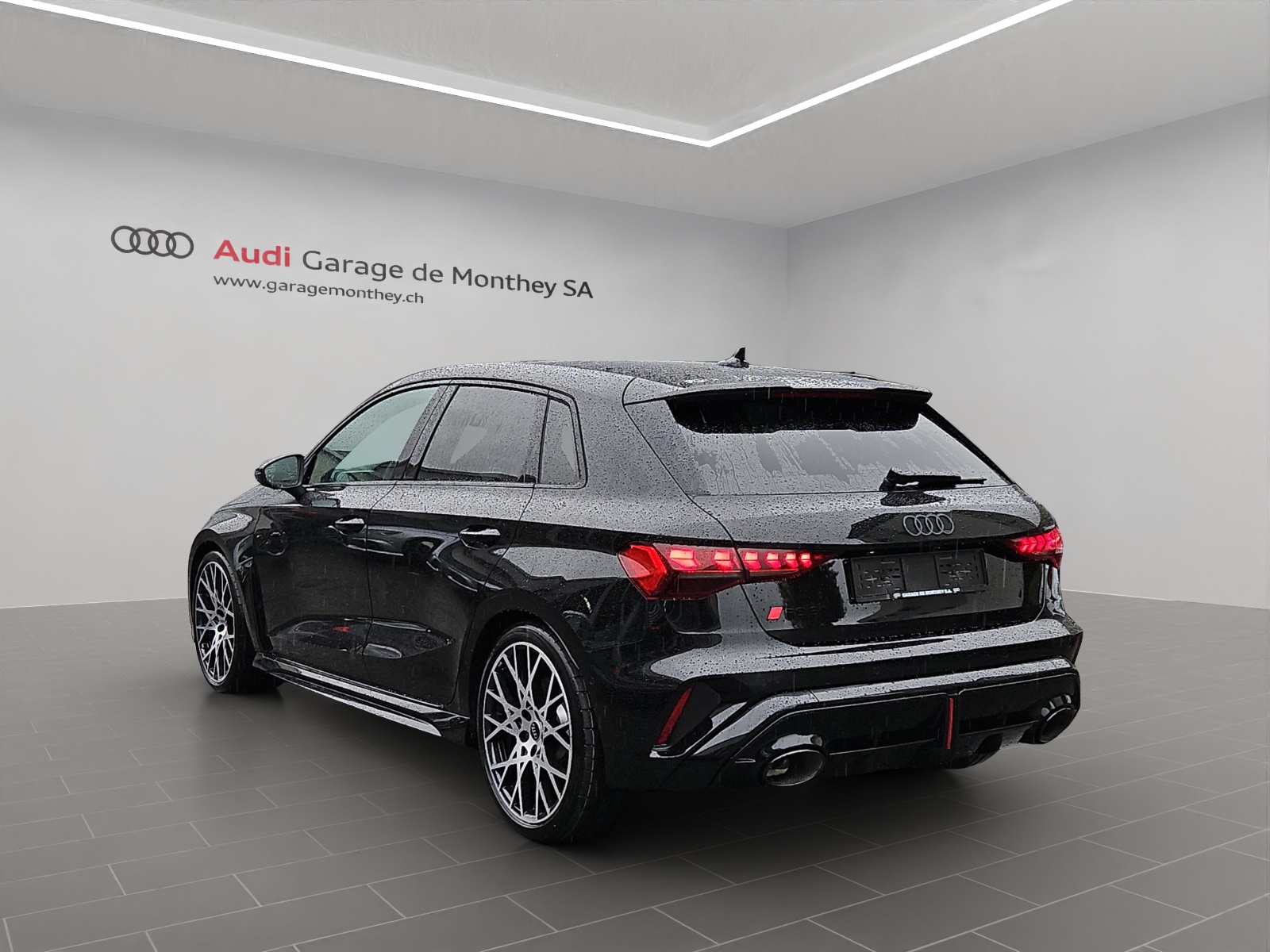 AUDI RS3 Sportback 2.5 TSI quattro S-tronic-image-5