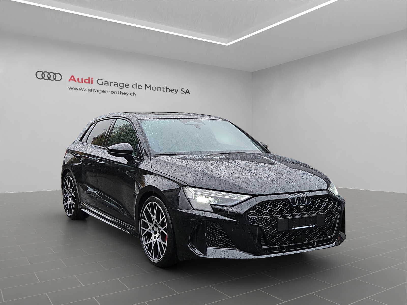 AUDI RS3 Sportback 2.5 TSI quattro S-tronic-image-2