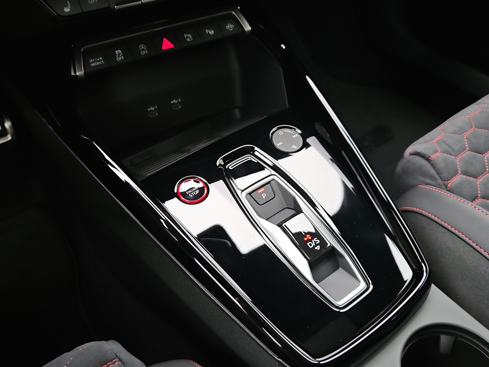 AUDI RS3 Sportback 2.5 TSI quattro S-tronic-image-13