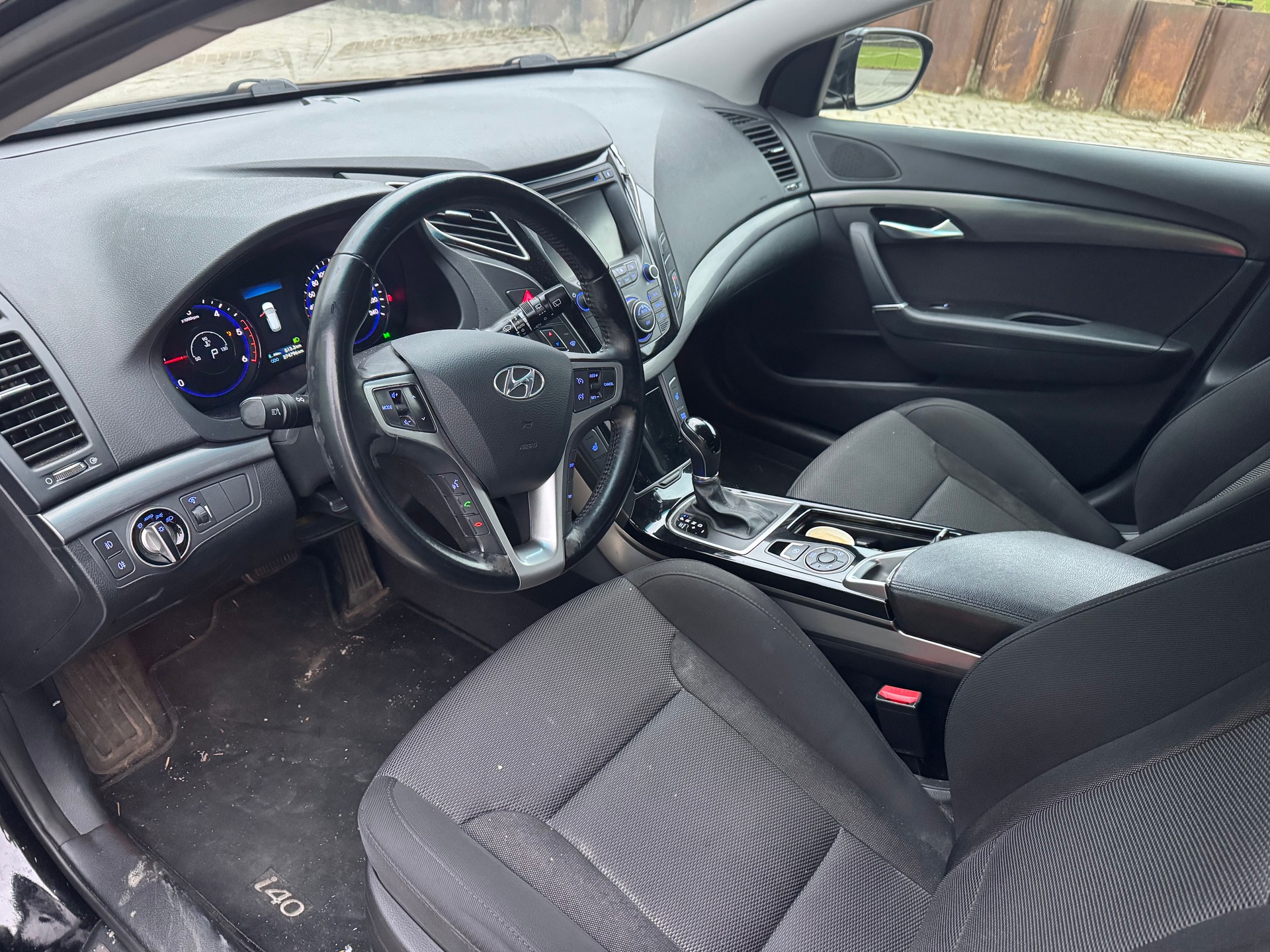 HYUNDAI i40 Wagon 1.7 CRDI Vertex Automatic-image-6