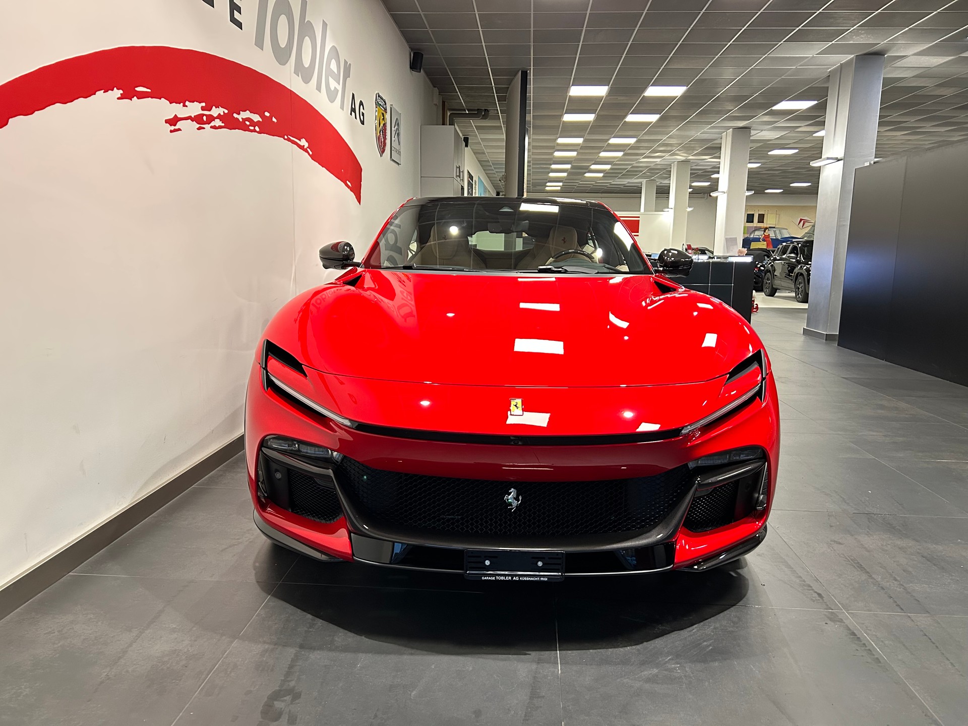 FERRARI PUROSANGUE-showroom-element-3