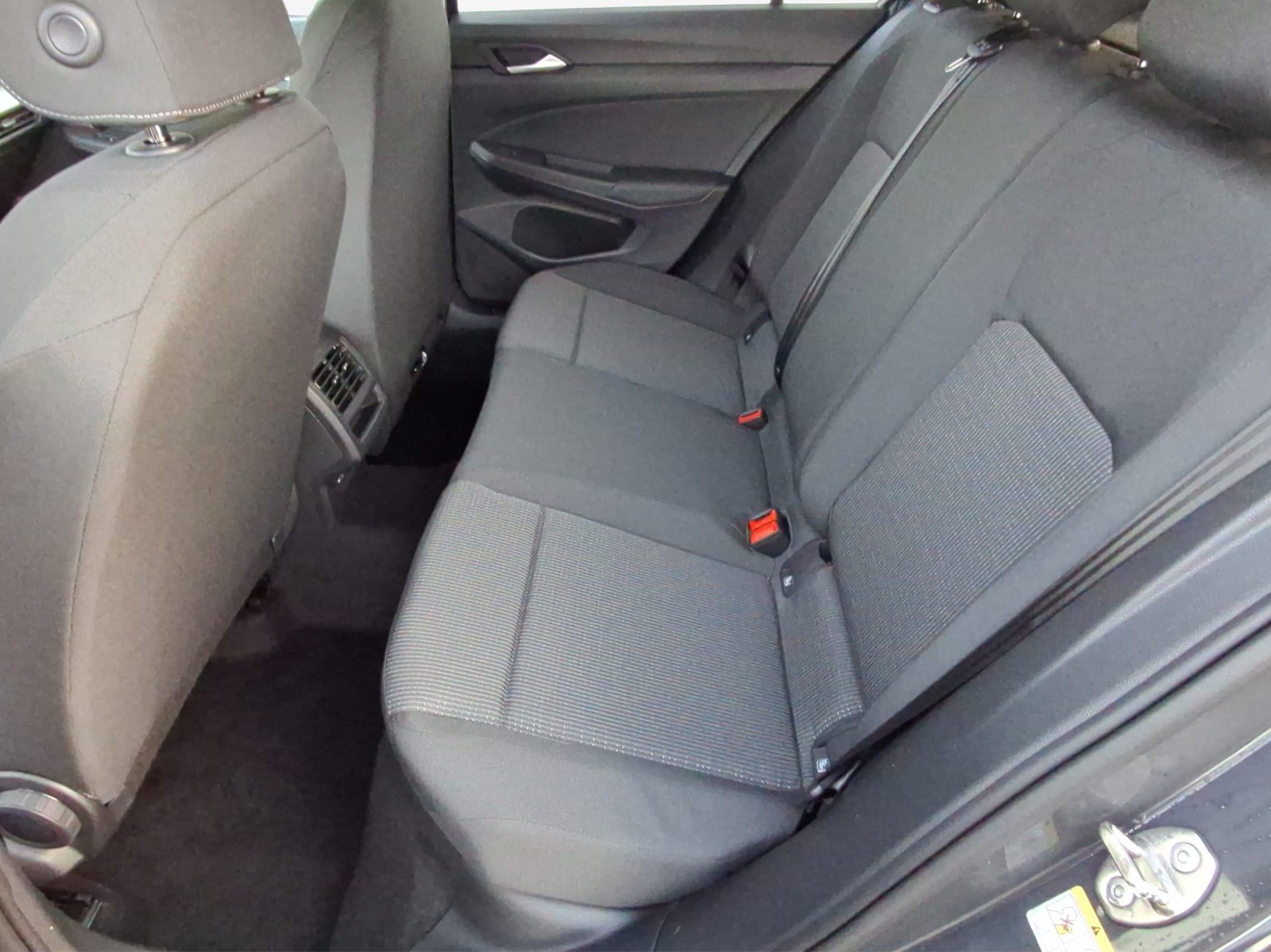 VW Golf 1.5 e TSI mHEV Basis DSG-image-9