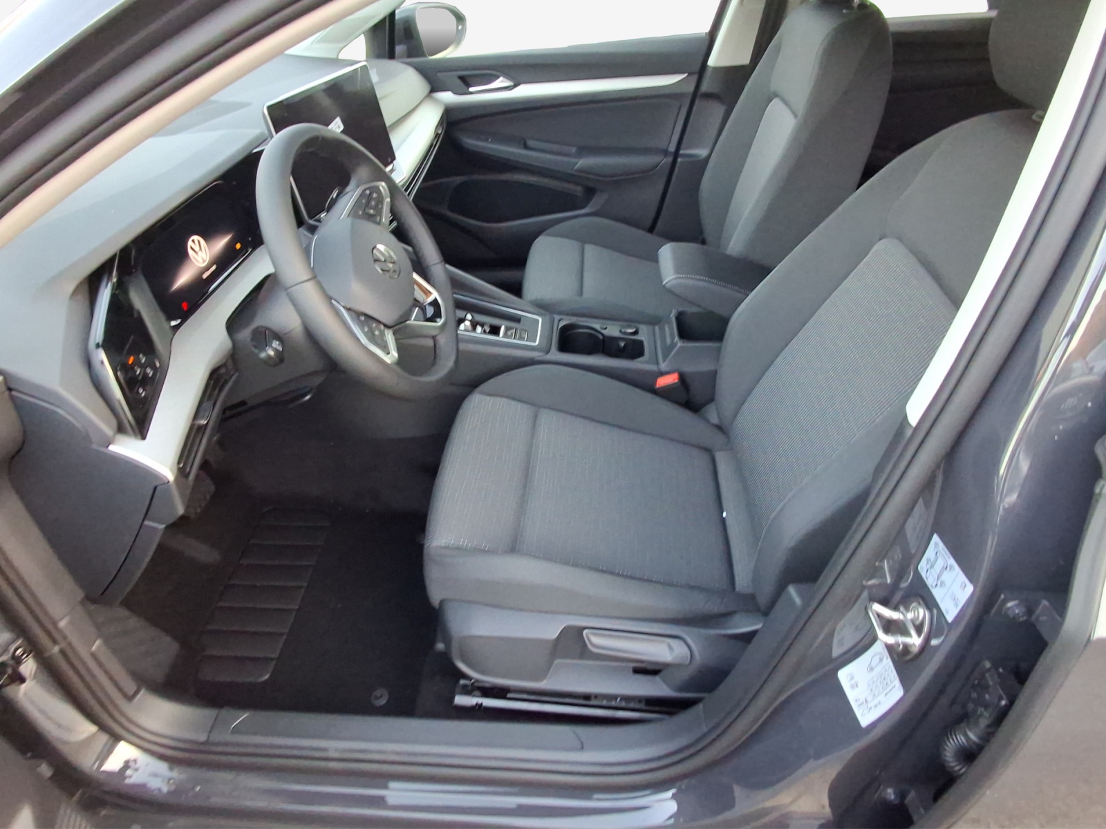 VW Golf 1.5 e TSI mHEV Basis DSG-image-7