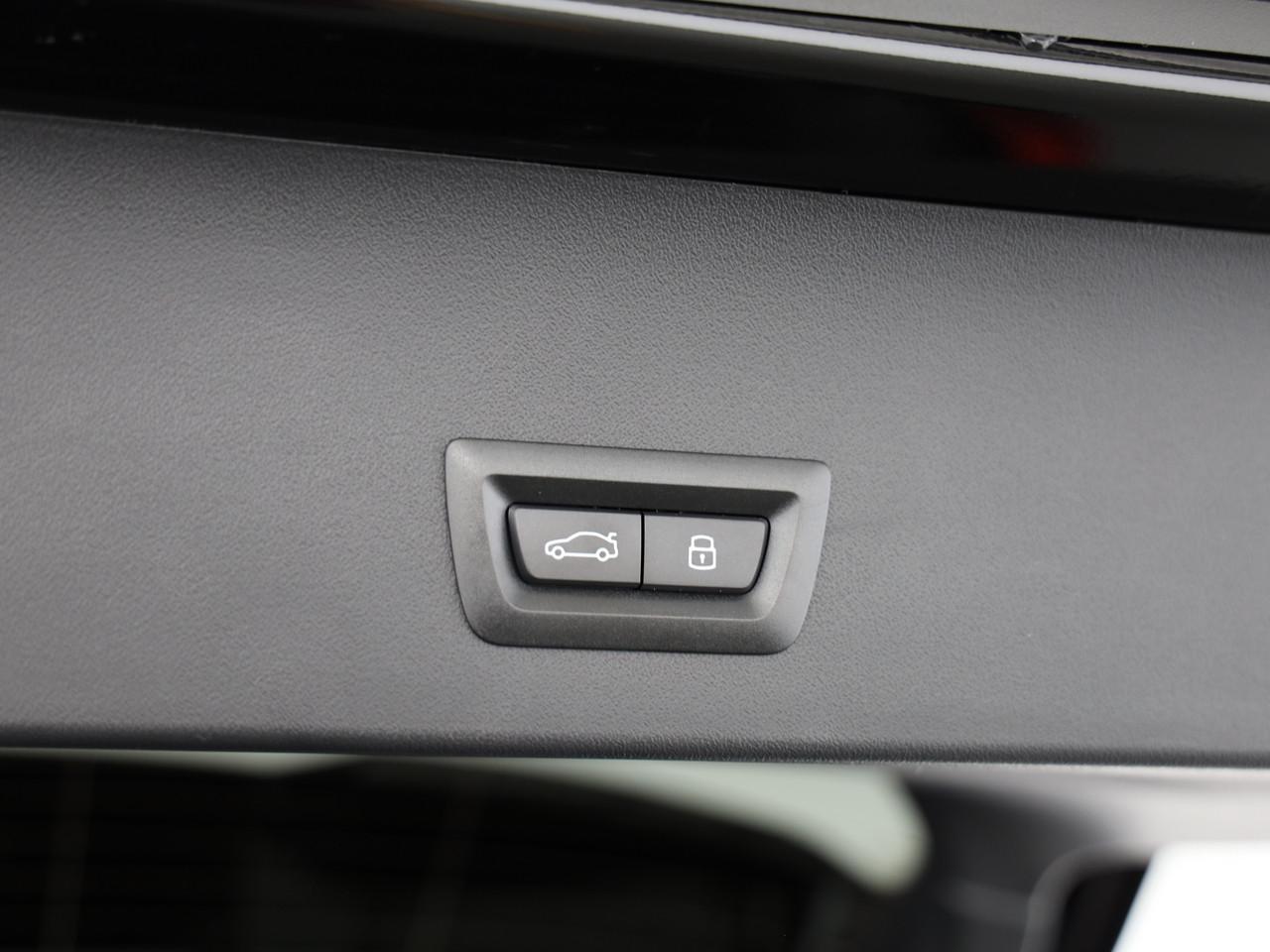 BMW X3 M50i-image-14