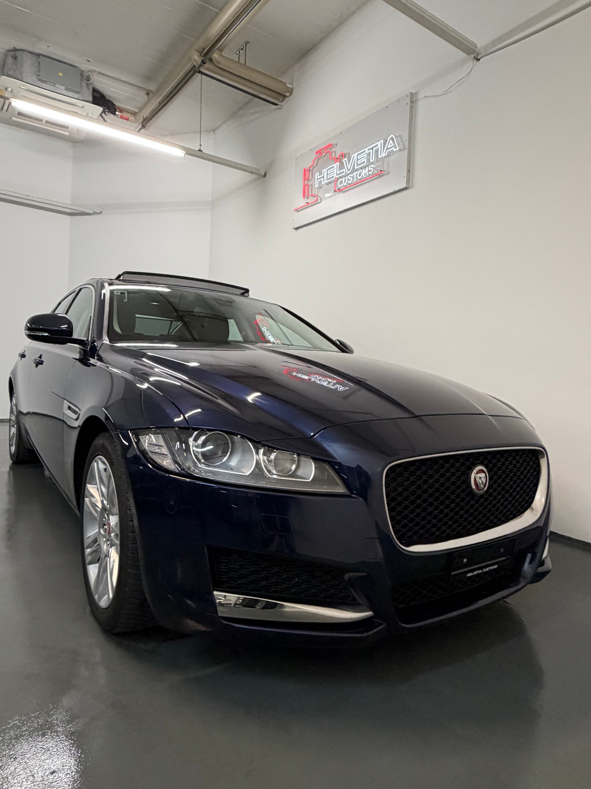 JAGUAR XF 20d Portfolio Automatic-image-0