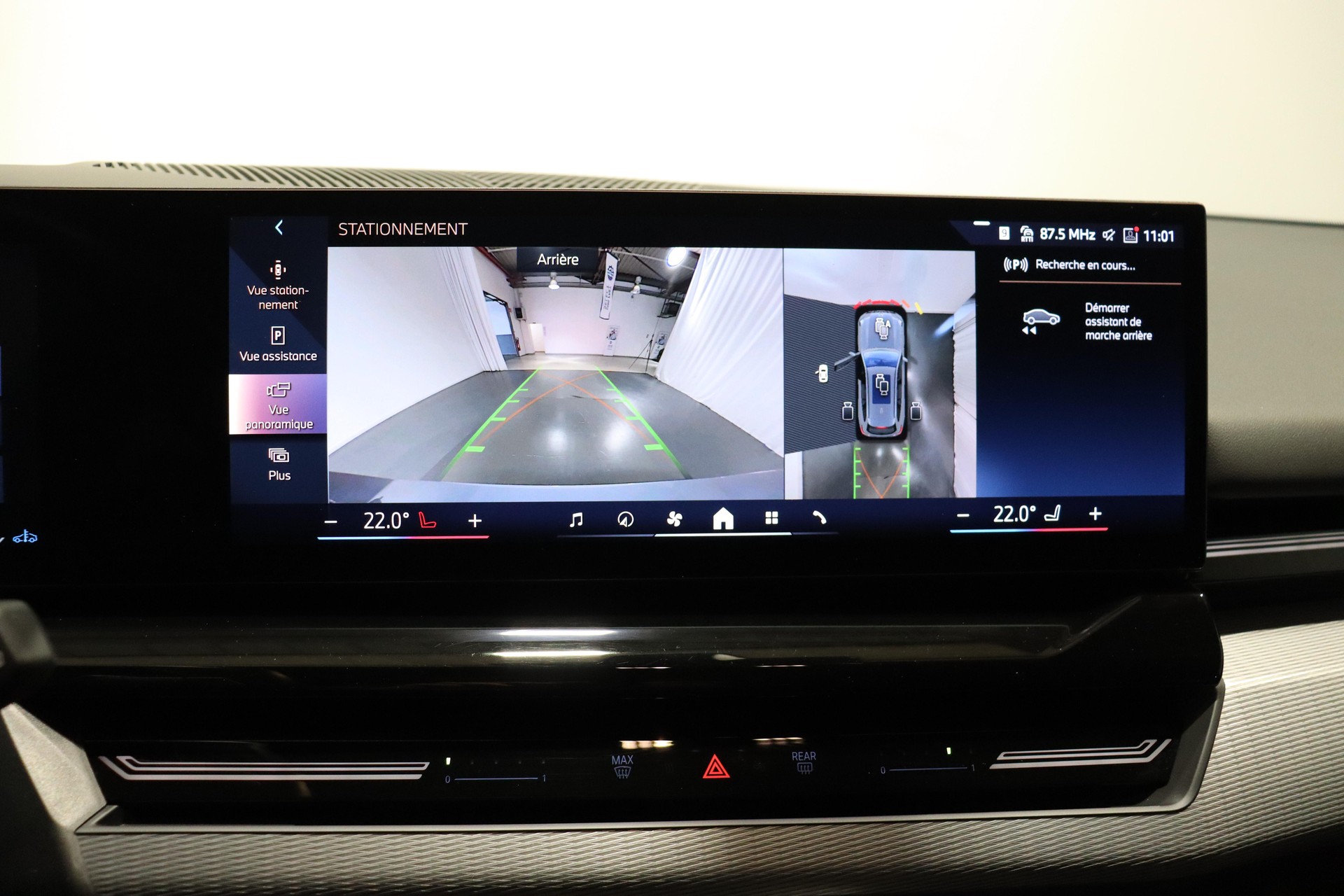 BMW 520d xDrive Touring-image-12