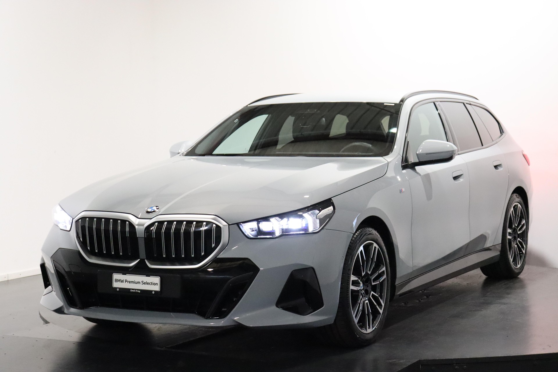 BMW 520d xDrive Touring-image-0