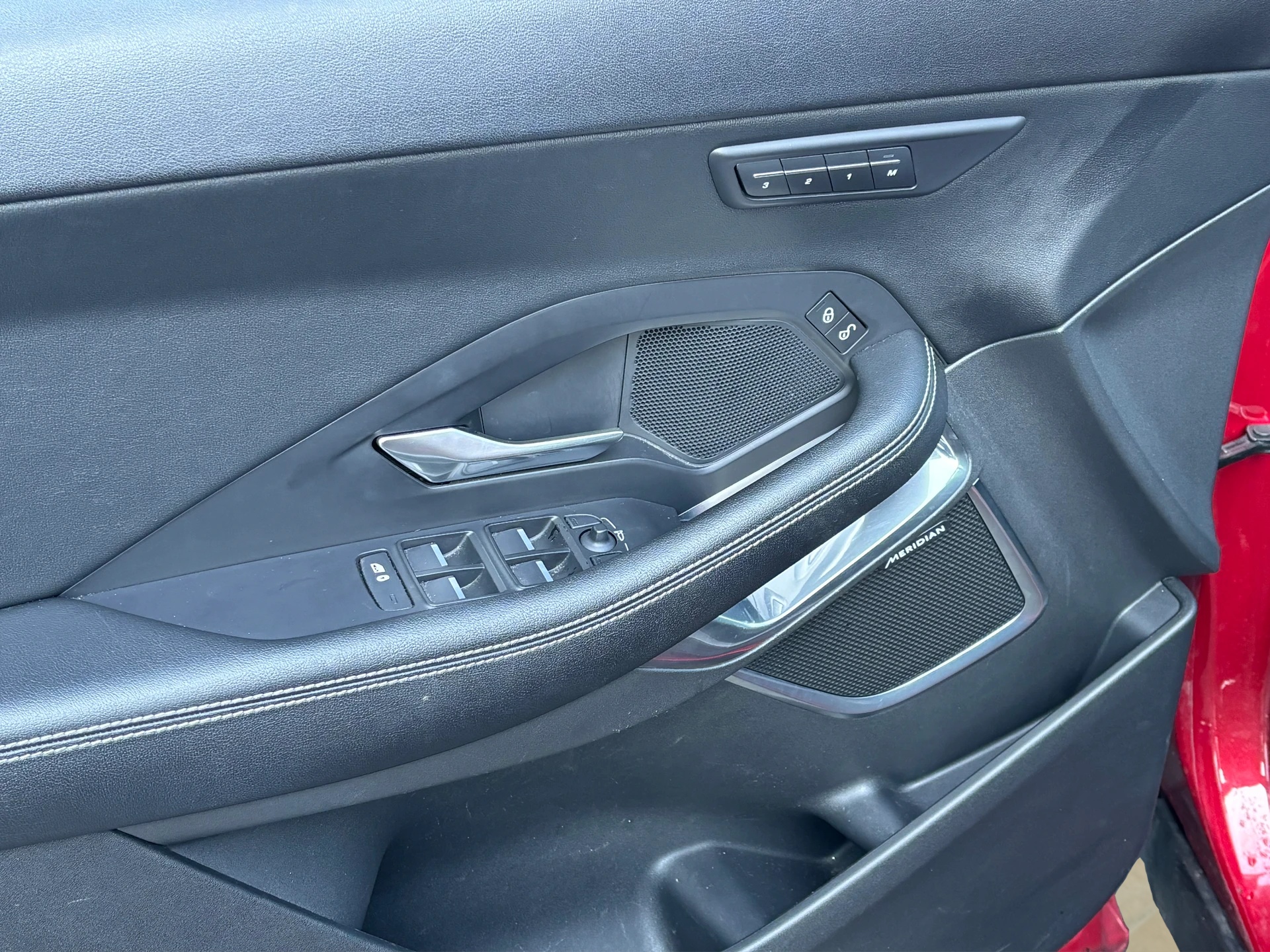JAGUAR E-Pace 2.0 P250 R-Dynamic S AWD Automatik-image-11