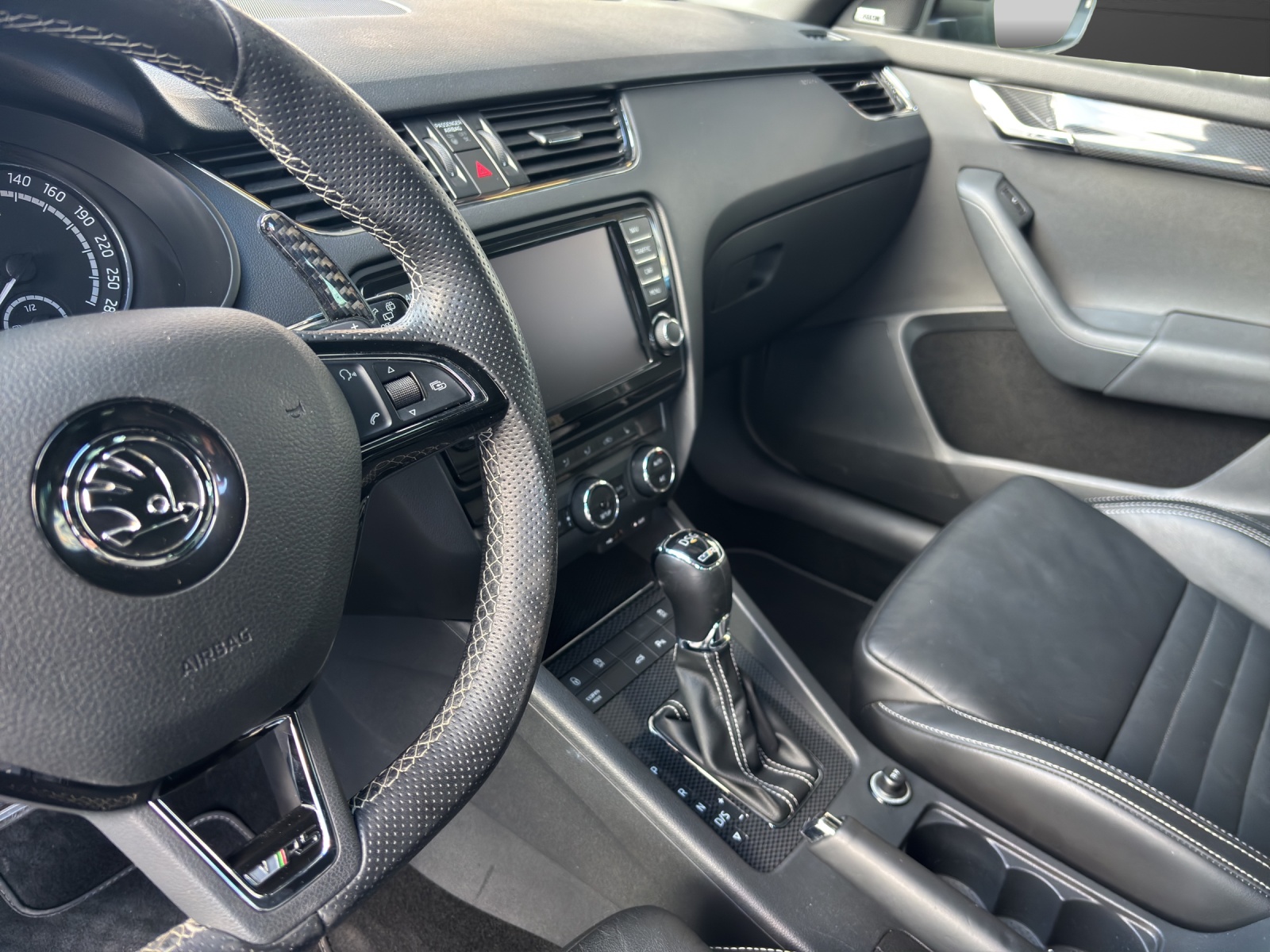 SKODA Octavia Combi 2.0 TSI RS DSG-image-3
