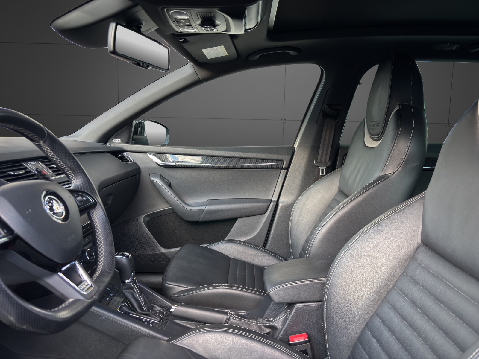 SKODA Octavia Combi 2.0 TSI RS DSG-image-2