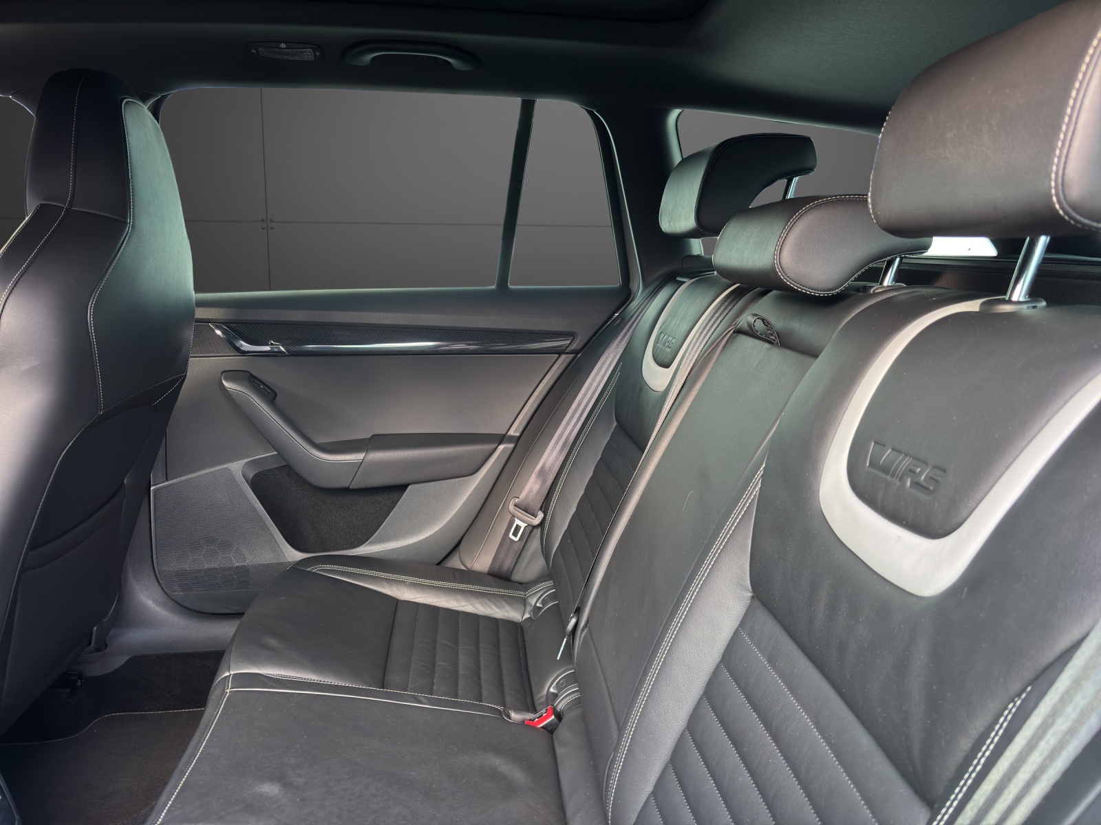 SKODA Octavia Combi 2.0 TSI RS DSG-image-12
