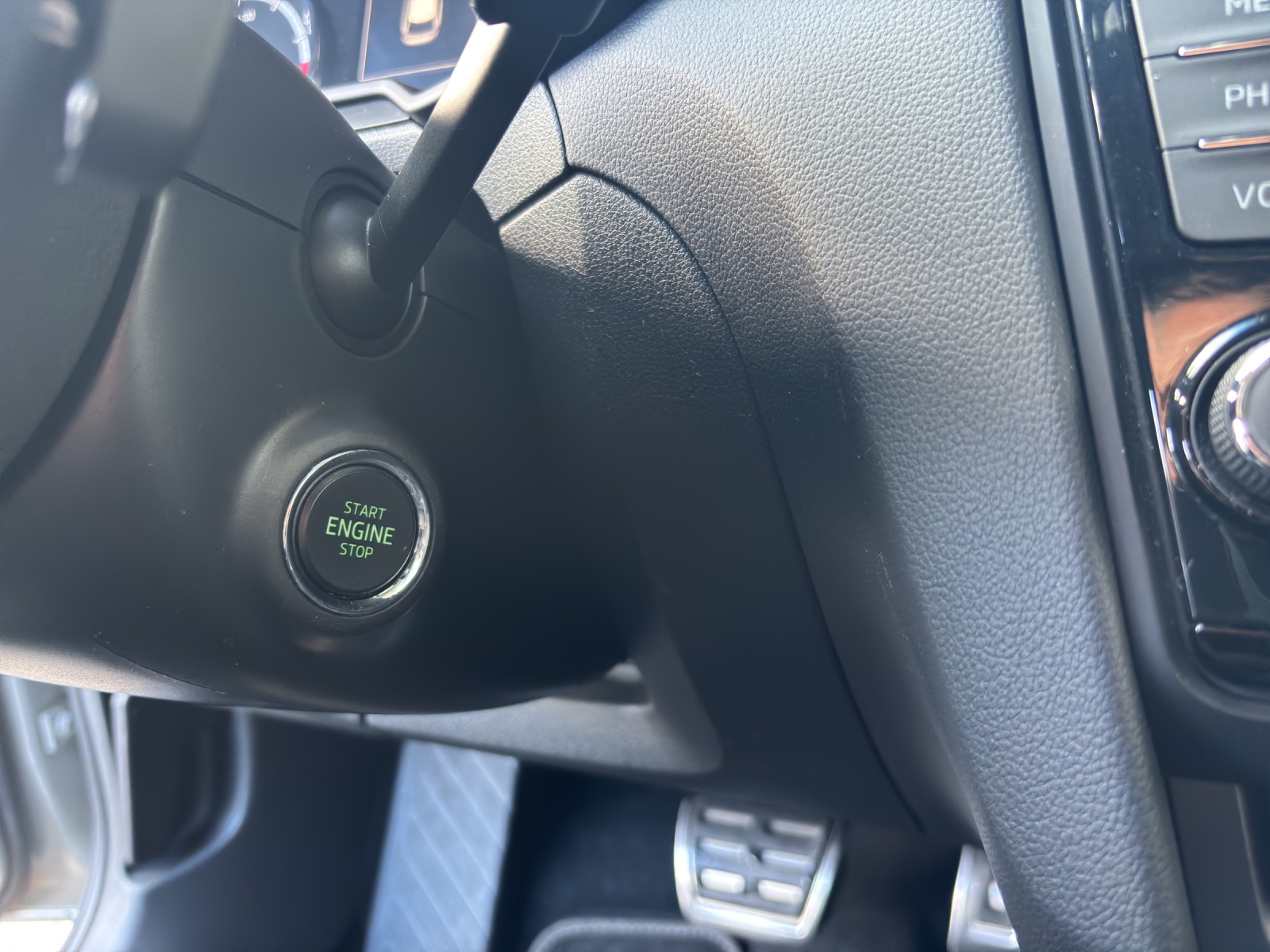 SKODA Octavia Combi 2.0 TSI RS DSG-image-10