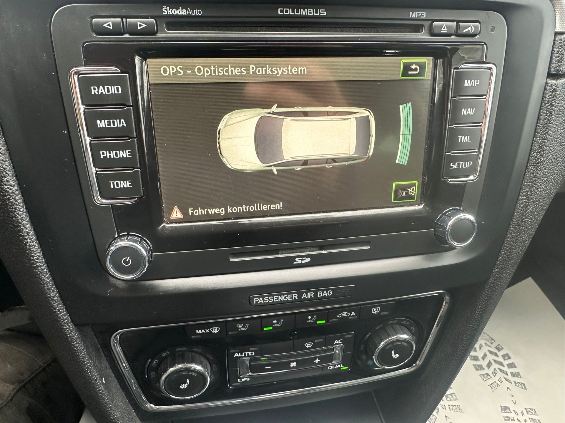 SKODA Superb Combi 2.0 TDi Ambition 4x4 DSG-image-17