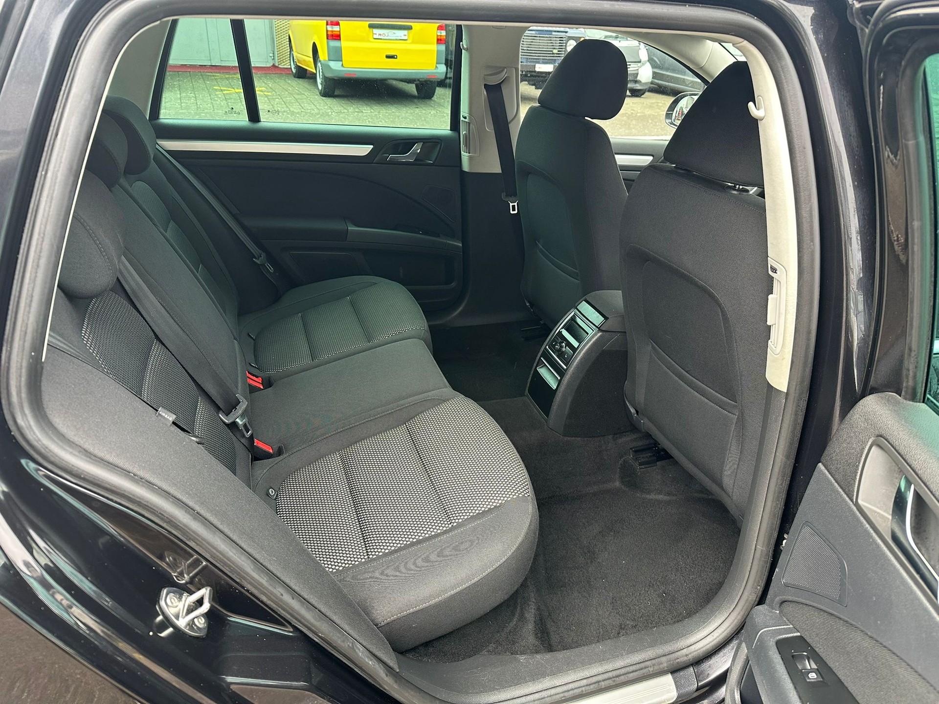 SKODA Superb Combi 2.0 TDi Ambition 4x4 DSG-image-12