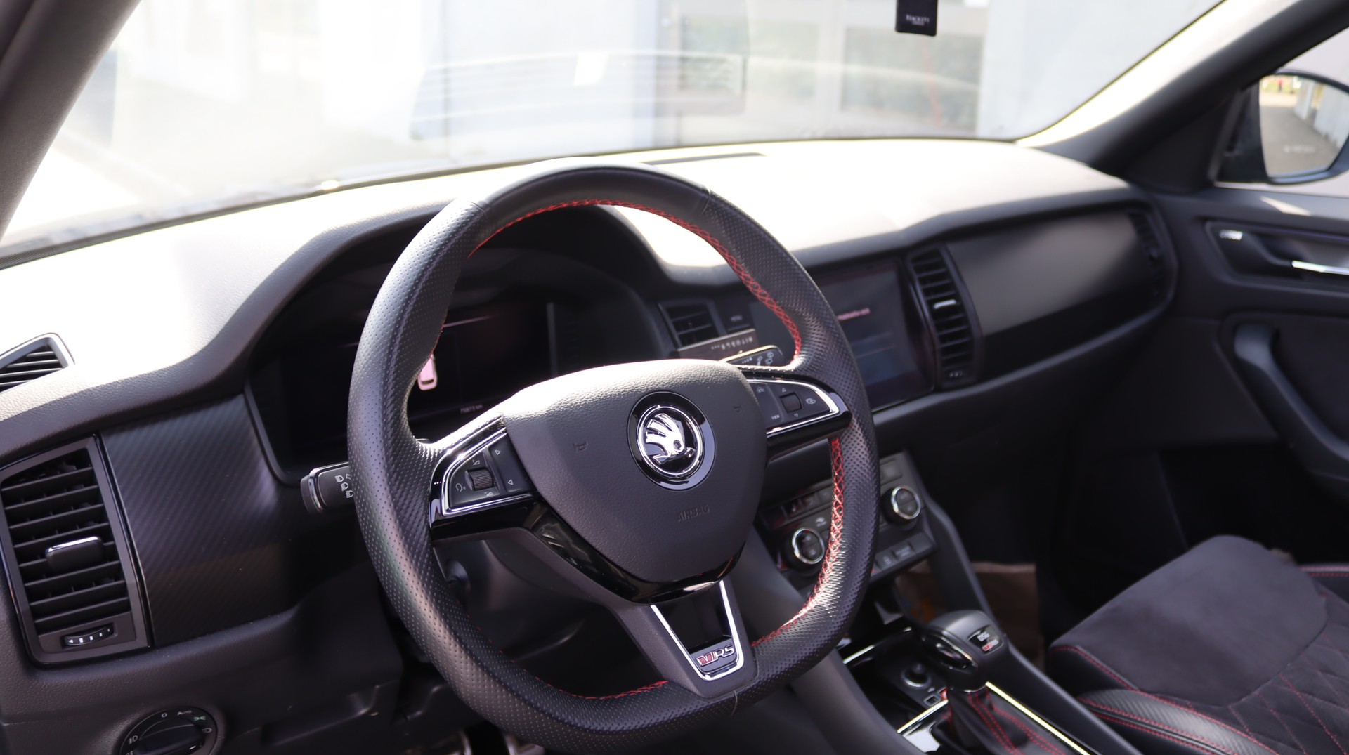SKODA Kodiaq 2.0 Bi-TDI SCR RS 4x4 DSG-image-3
