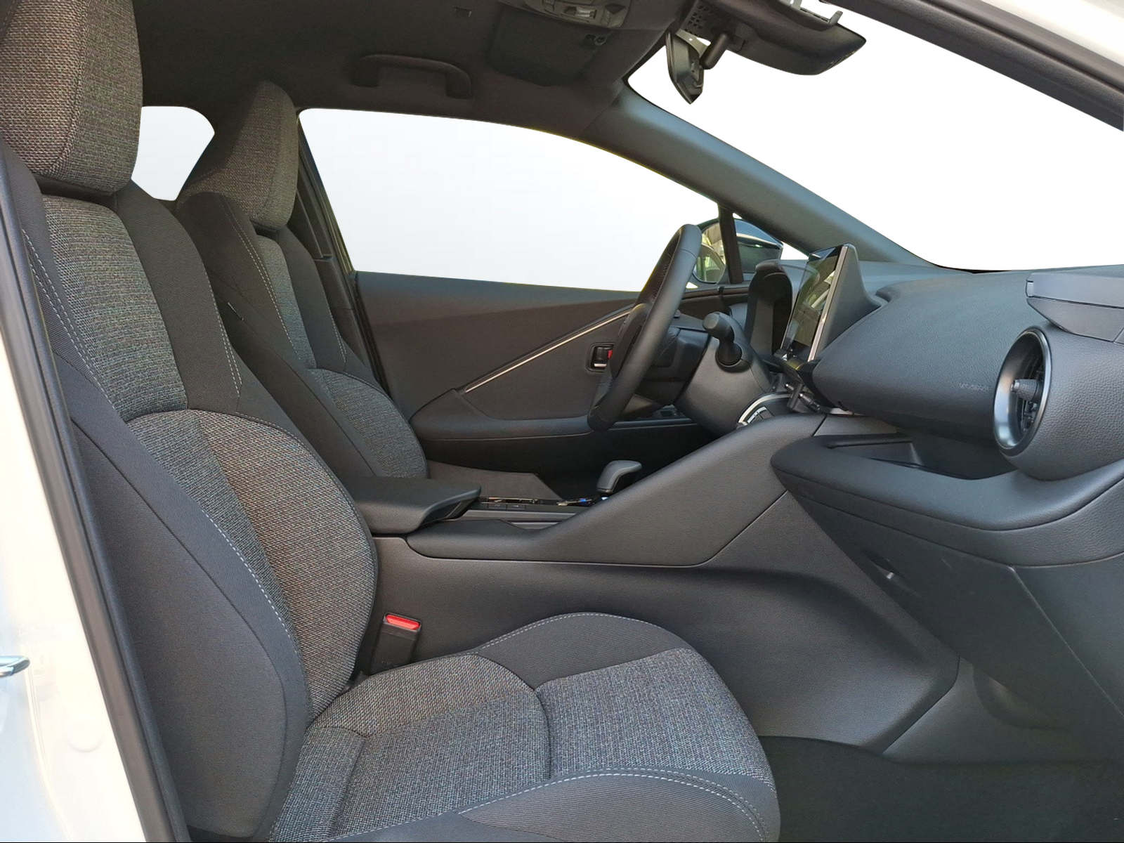TOYOTA C-HR 2.0 HSD CVT Swiss Edition 4WD-image-10
