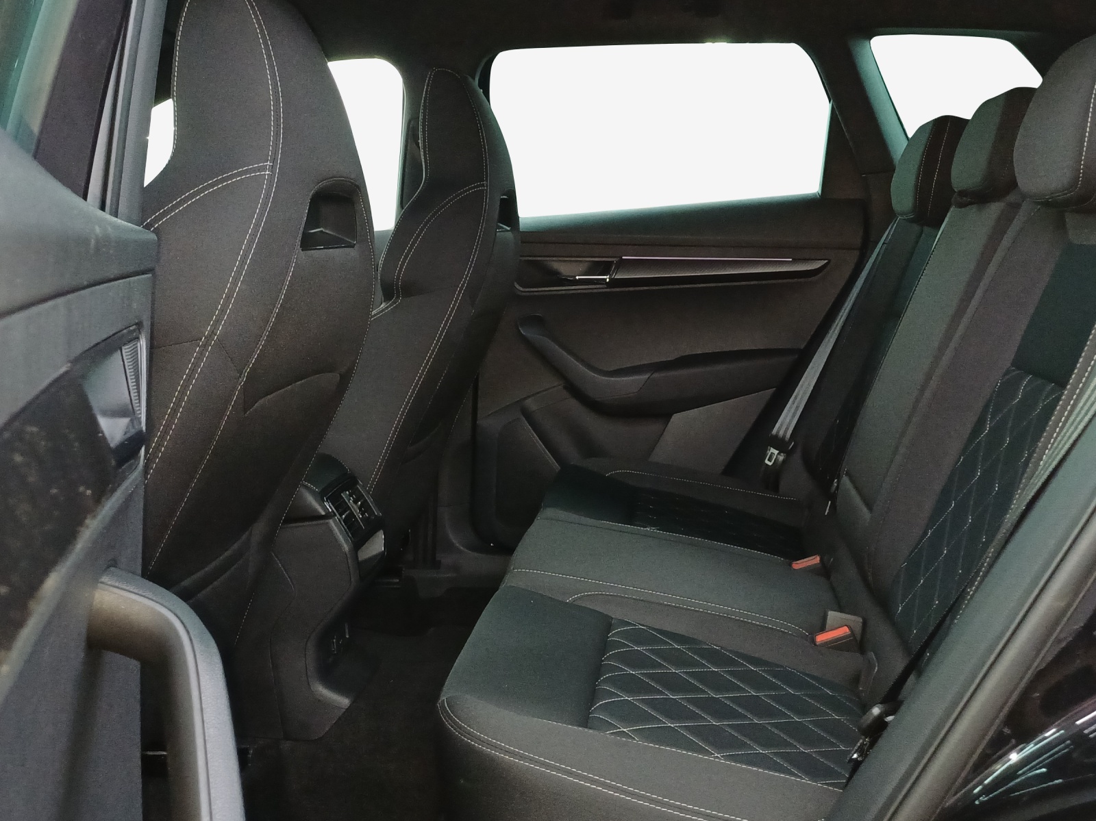SKODA Karoq 2.0 TSI SportLine 4x4 DSG-image-11