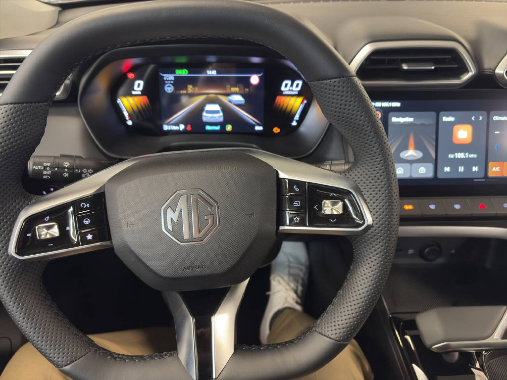MG ZS 1.5 Hybrid+ Luxury-image-5