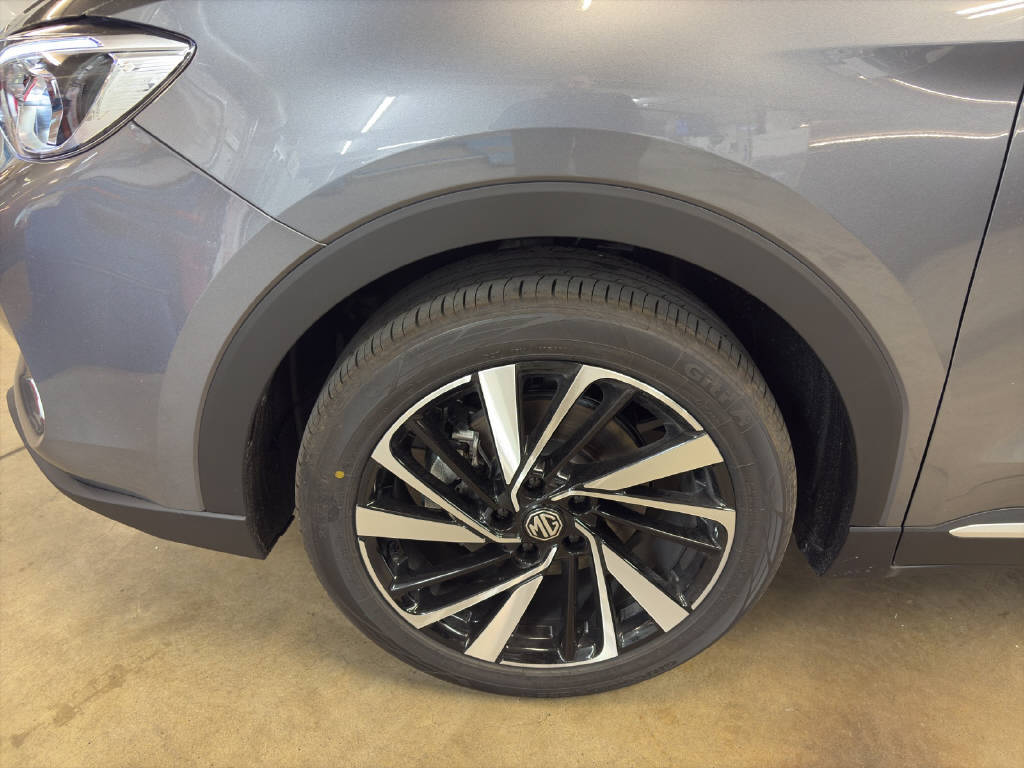 MG ZS 1.5 Hybrid+ Luxury-image-9