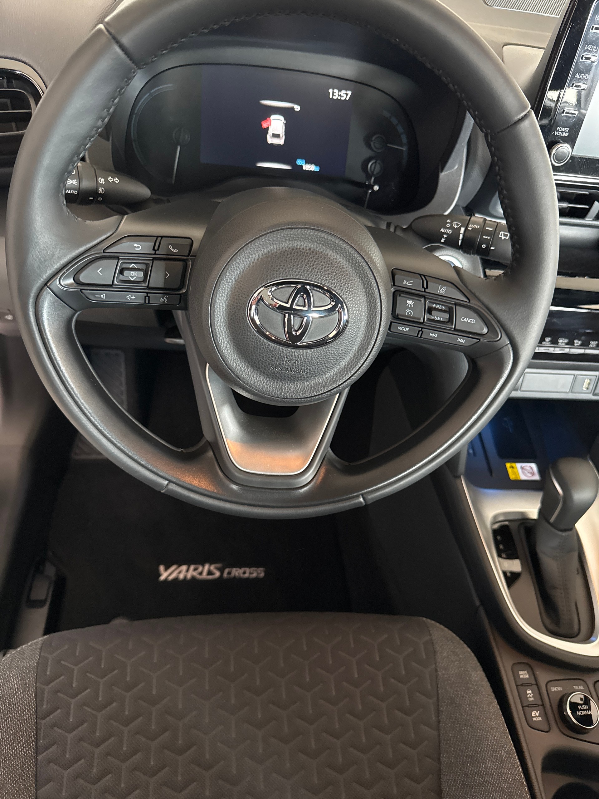 TOYOTA Yaris Cross 1.5 Trend e-CVT AWDi-image-14