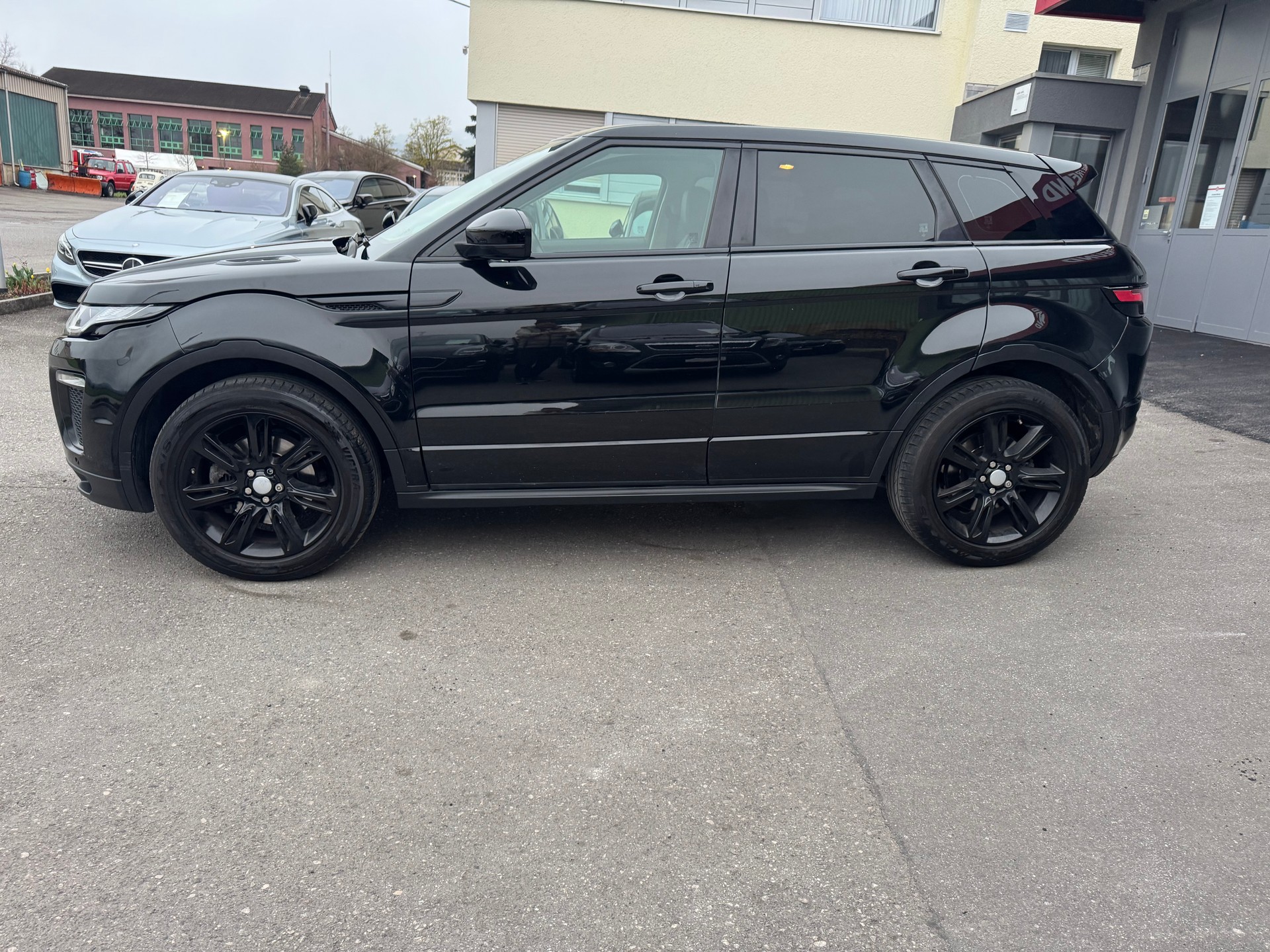 LAND ROVER Range Rover Evoque 2.0 Si4 HSE Dynamic AT9-image-6