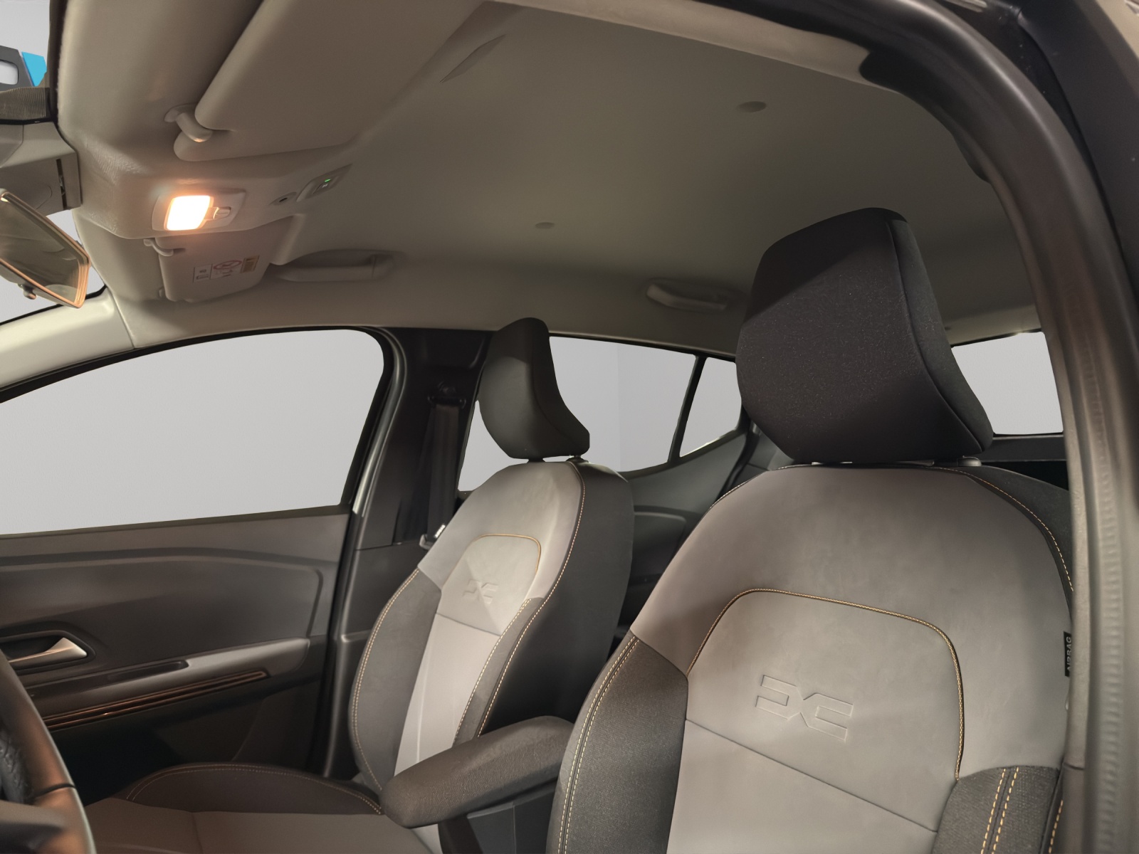 DACIA Sandero Stepway TCe 90 Extreme CVT-image-10