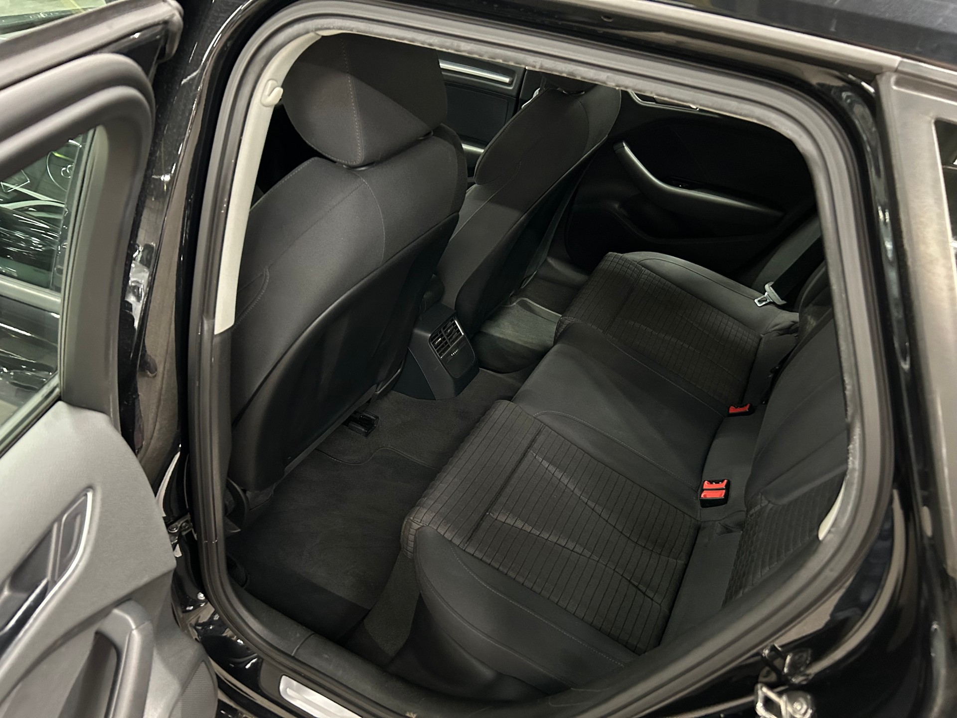 AUDI A3 Sportback 1.4 TFSI Ambition-image-11