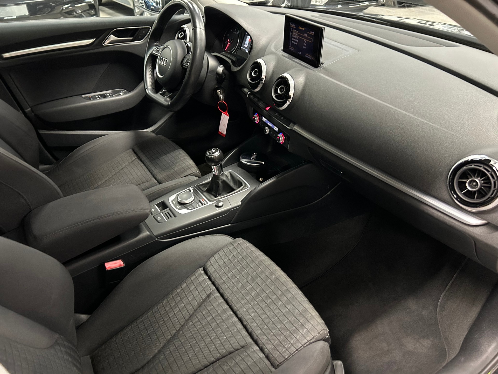 AUDI A3 Sportback 1.4 TFSI Ambition-image-15