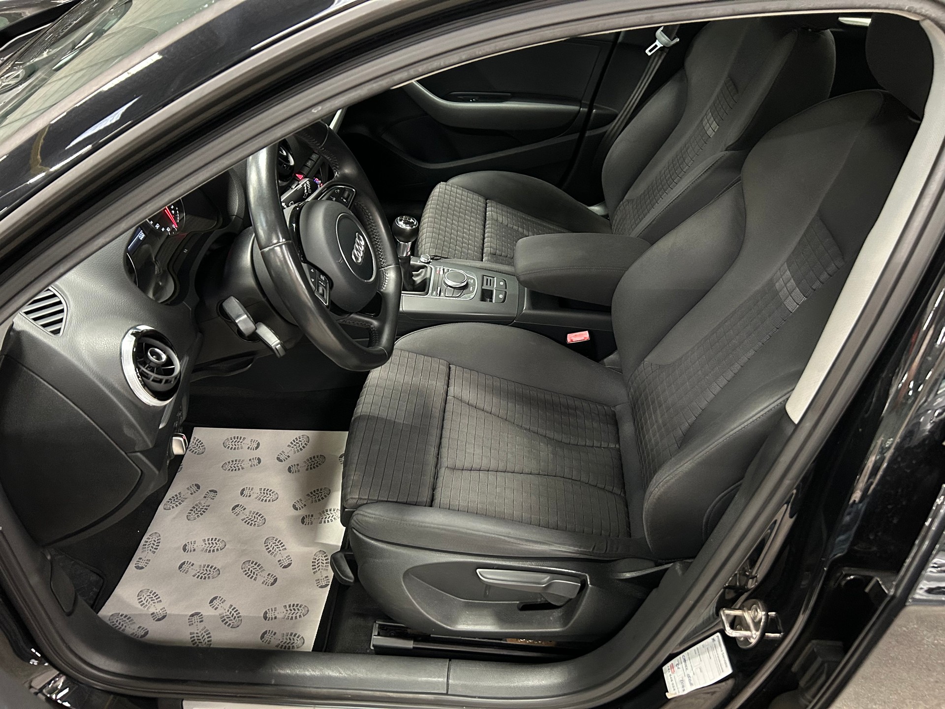 AUDI A3 Sportback 1.4 TFSI Ambition-image-9