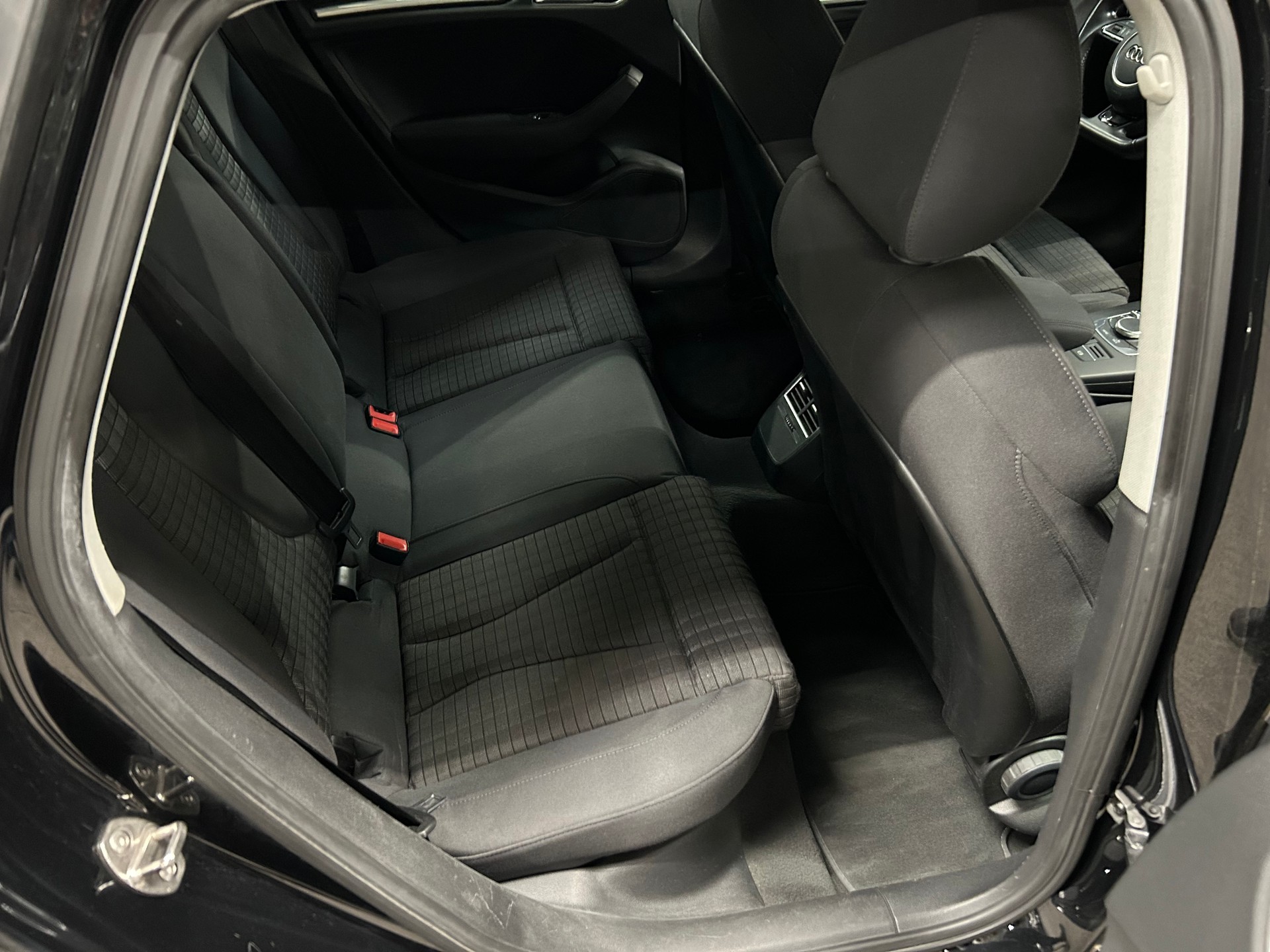 AUDI A3 Sportback 1.4 TFSI Ambition-image-12
