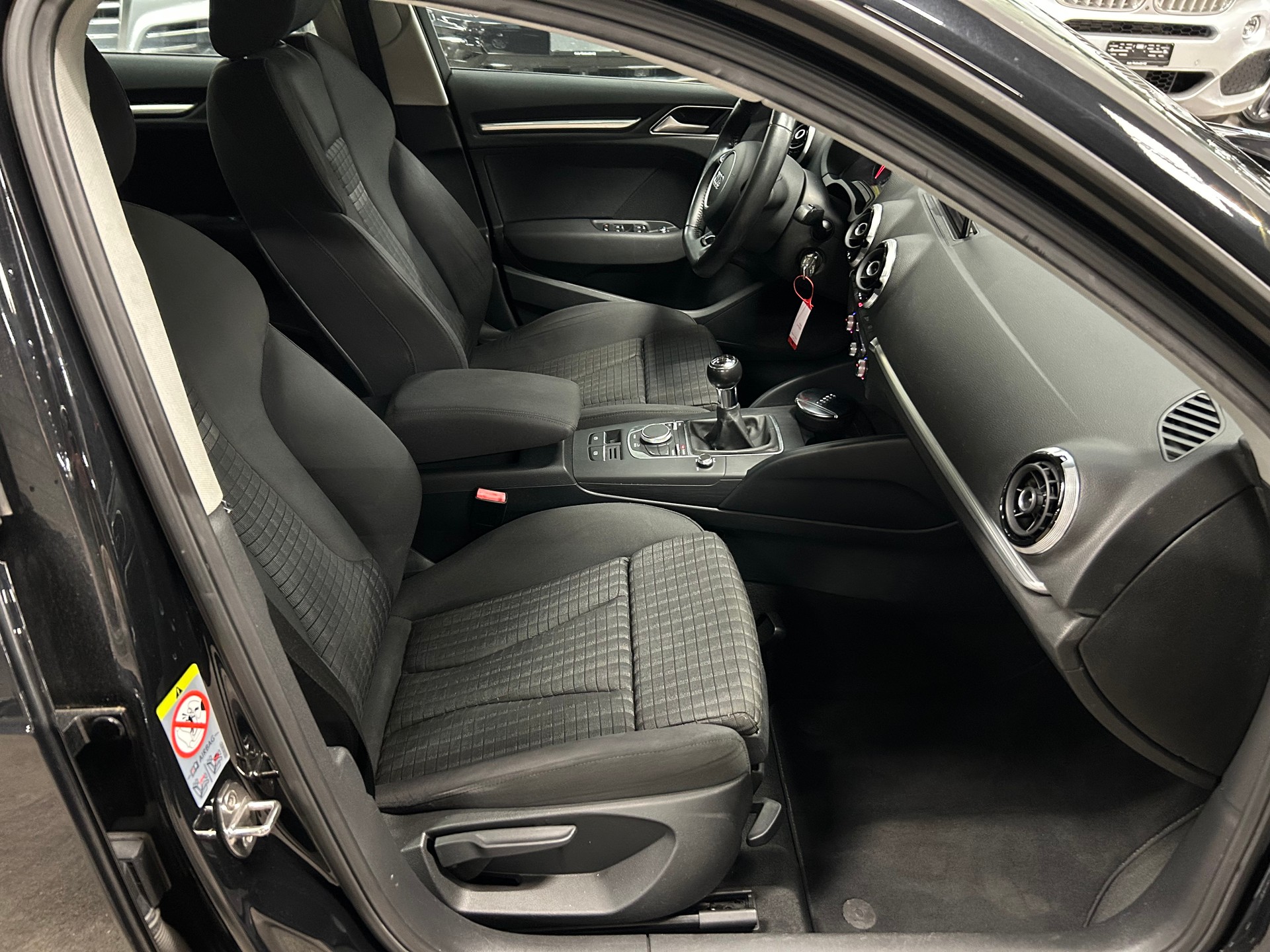 AUDI A3 Sportback 1.4 TFSI Ambition-image-14