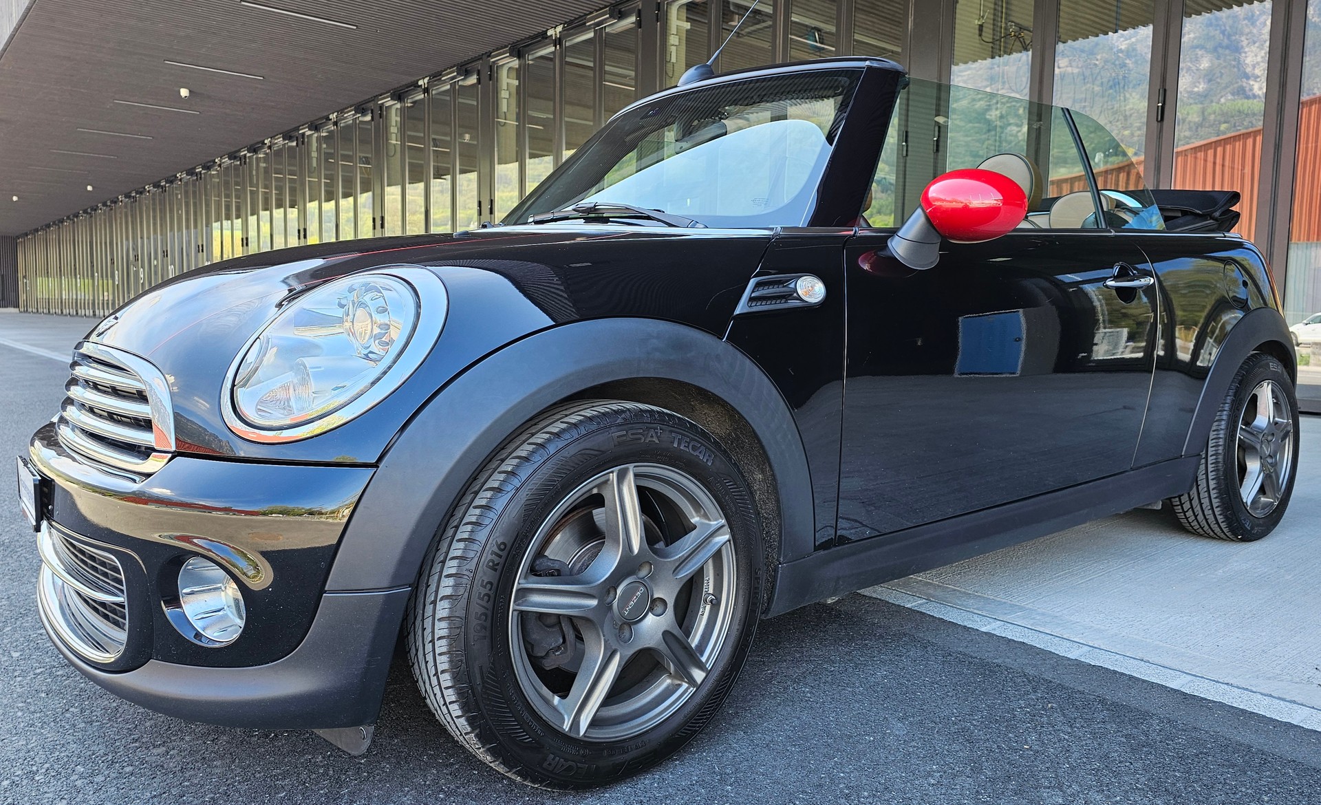 MINI Cabrio-image-0