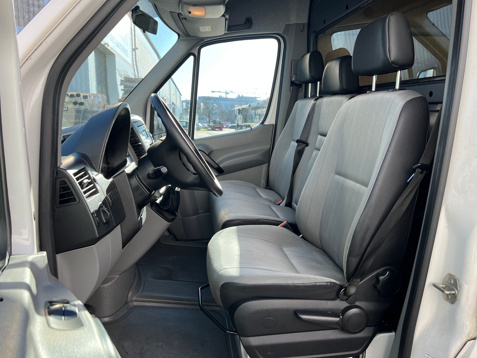 VW Crafter 35 2.0 TDI-image-8