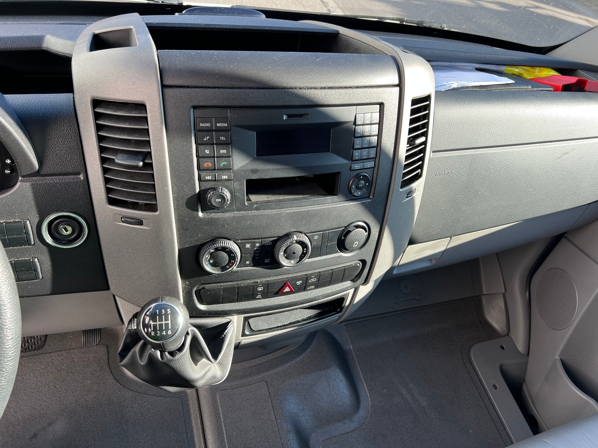 VW Crafter 35 2.0 TDI-image-9