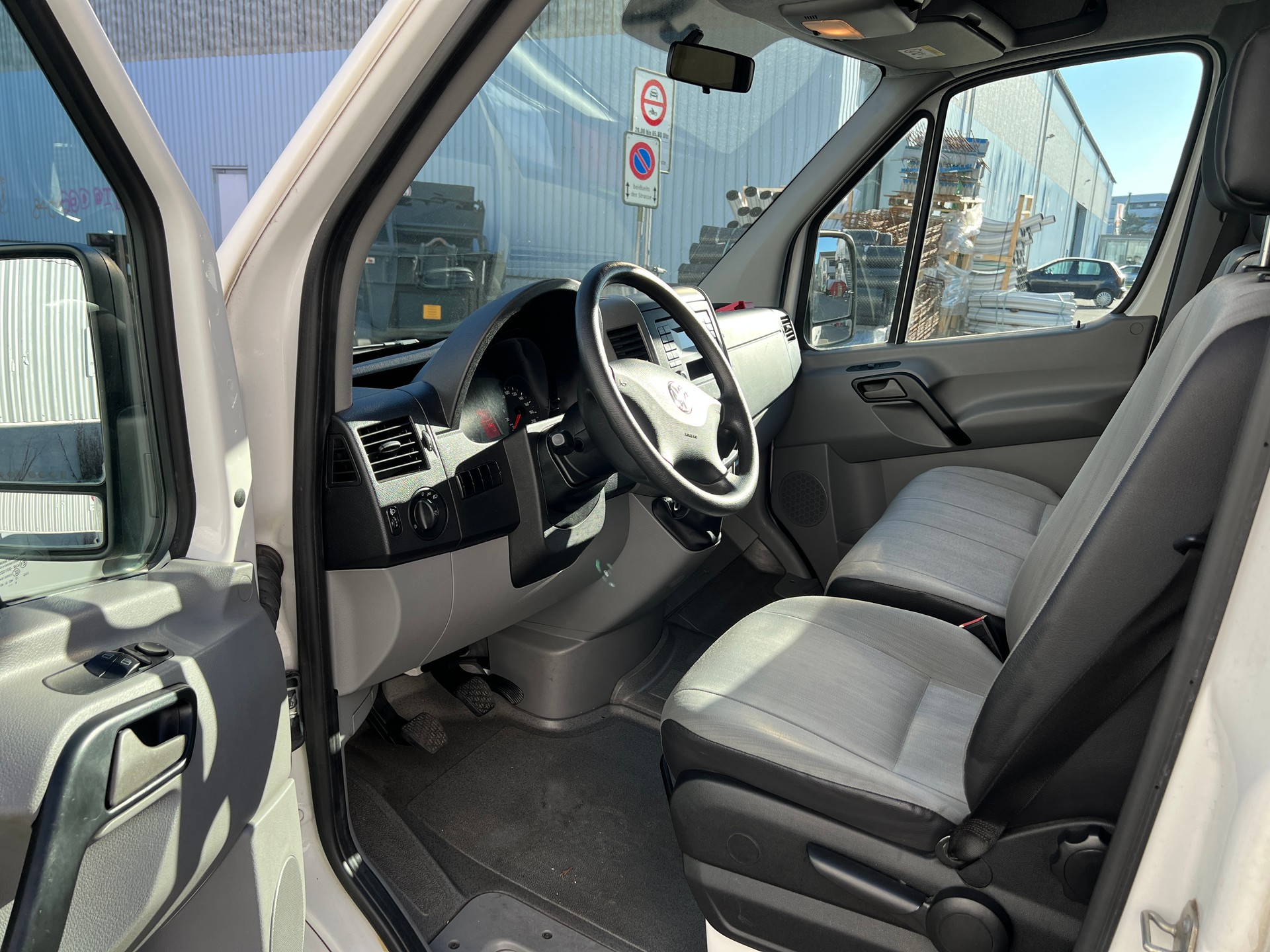 VW Crafter 35 2.0 TDI-image-7
