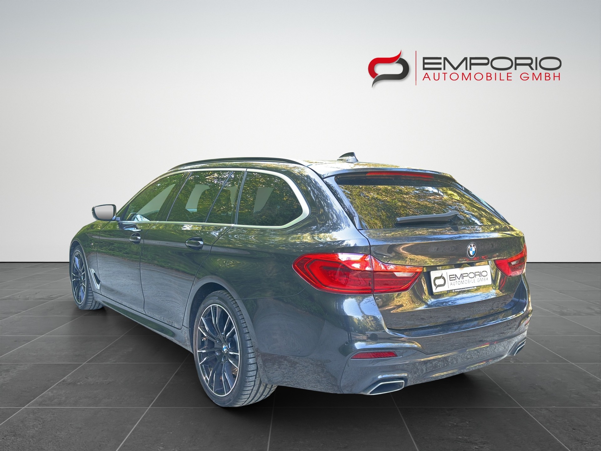 BMW 530d xDrive Touring Sport Line Steptronic-image-4