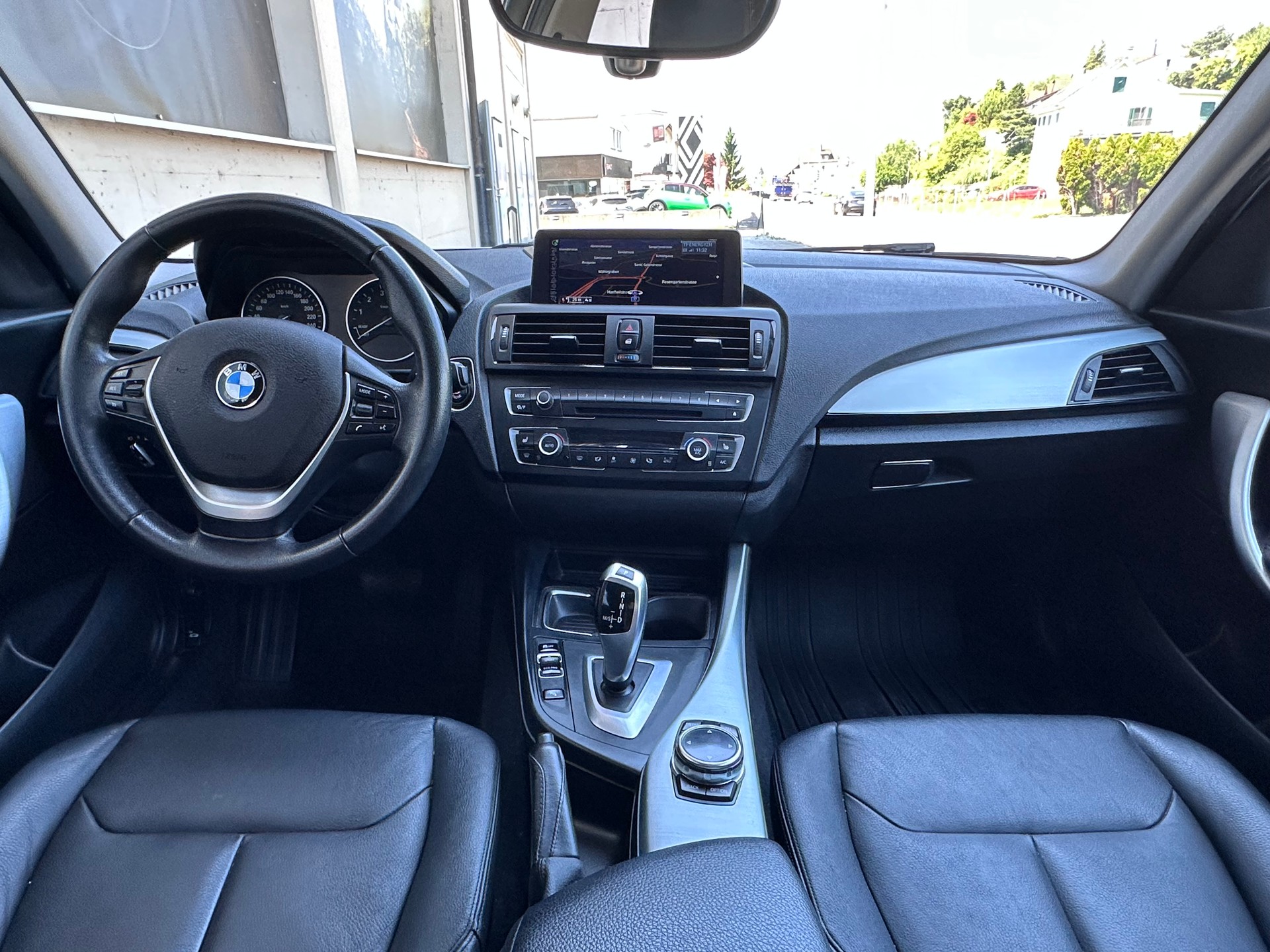 BMW 118i Steptronic Urban Line-image-4