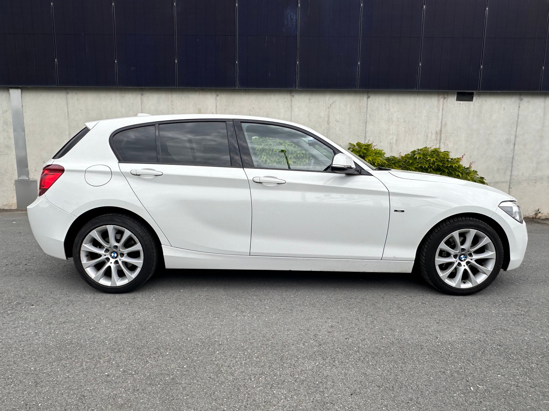 BMW 118i Steptronic Urban Line-image-1