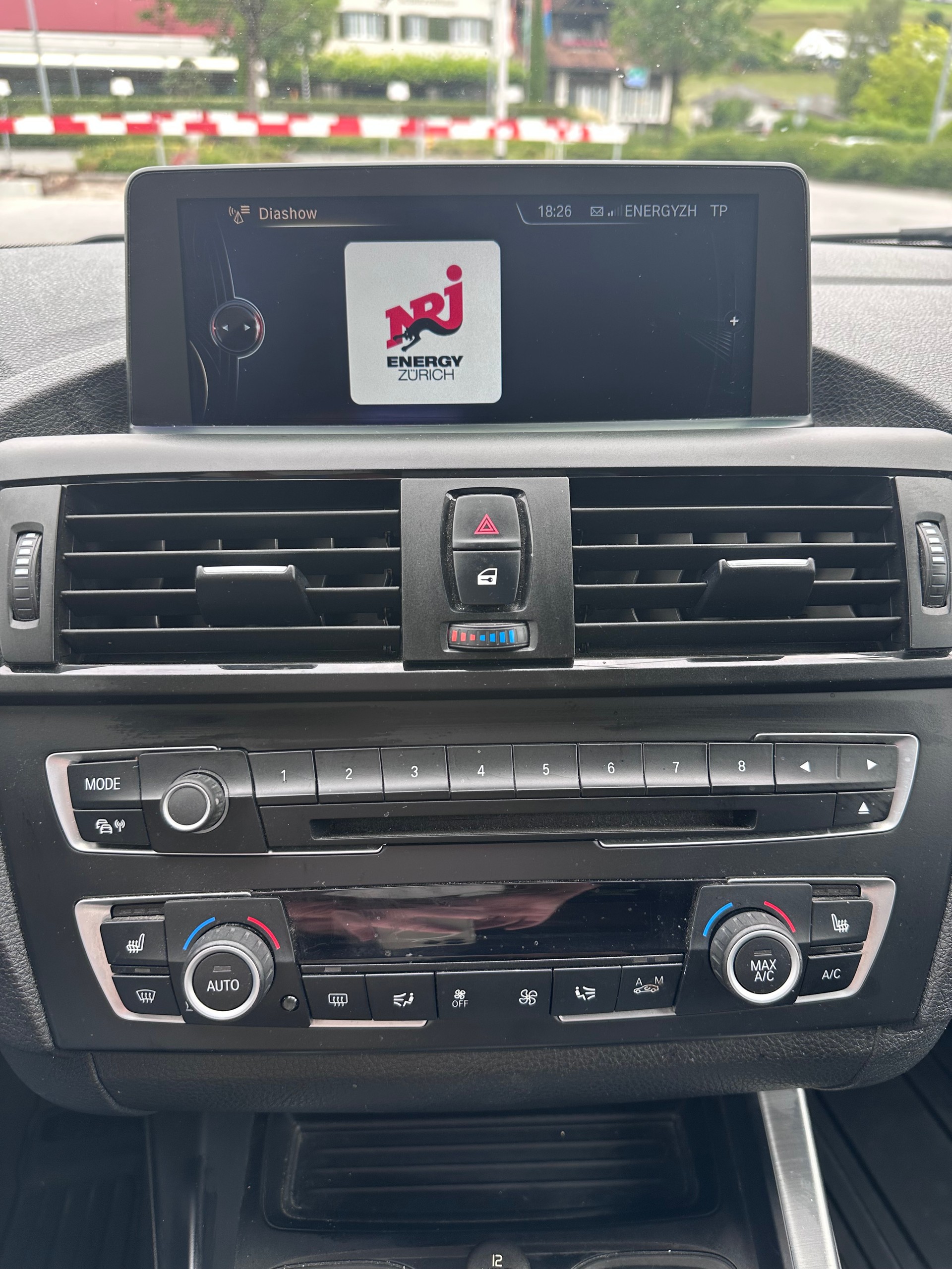 BMW 118i Steptronic Urban Line-image-10