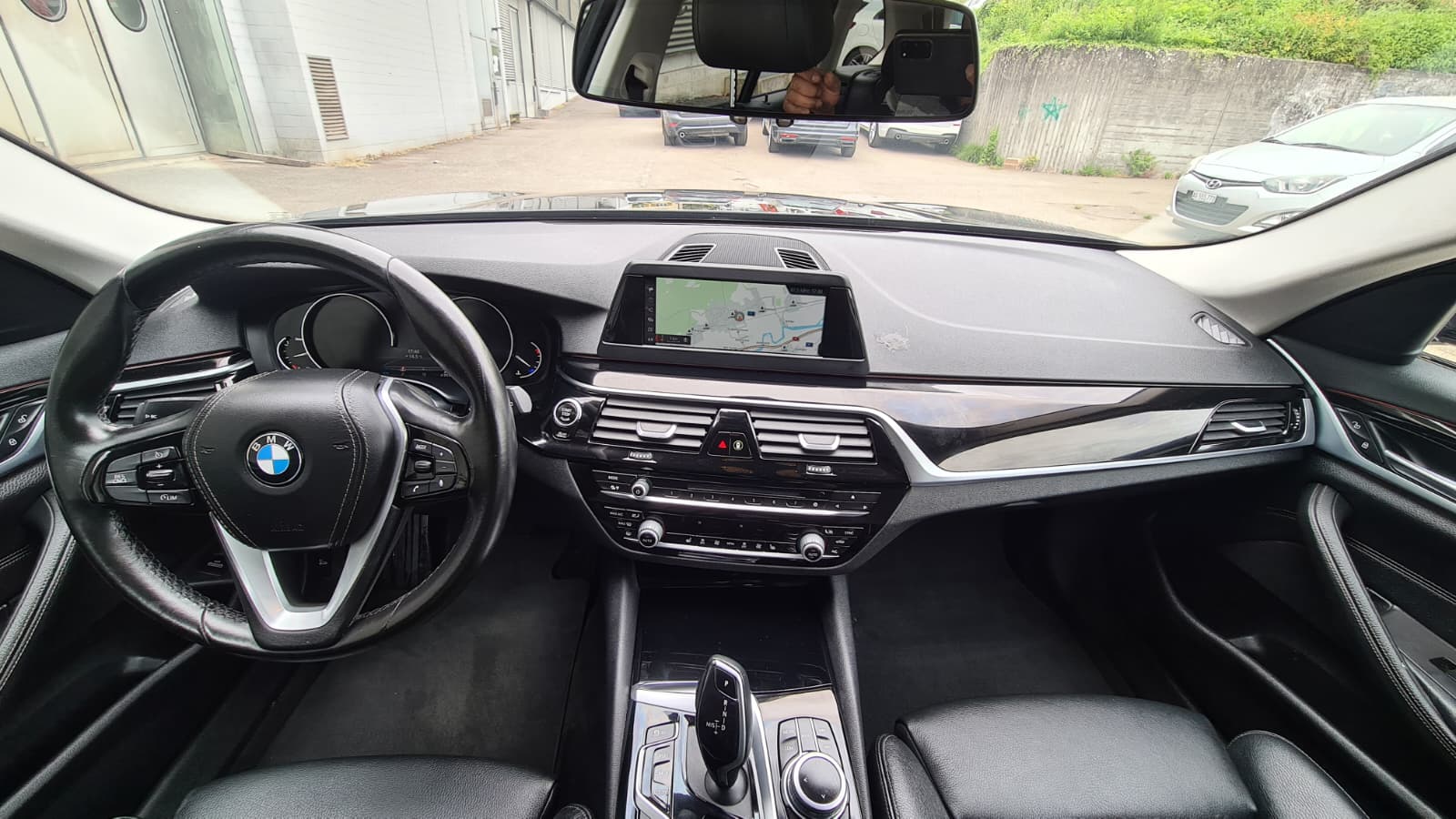 BMW 520d xDrive Touring Sport Line Steptronic ** Voll-Leder ** Gr-Navi ** RF-Kamera ** Sitzheizung ** Frisch Ab MFK & Service **-image-13