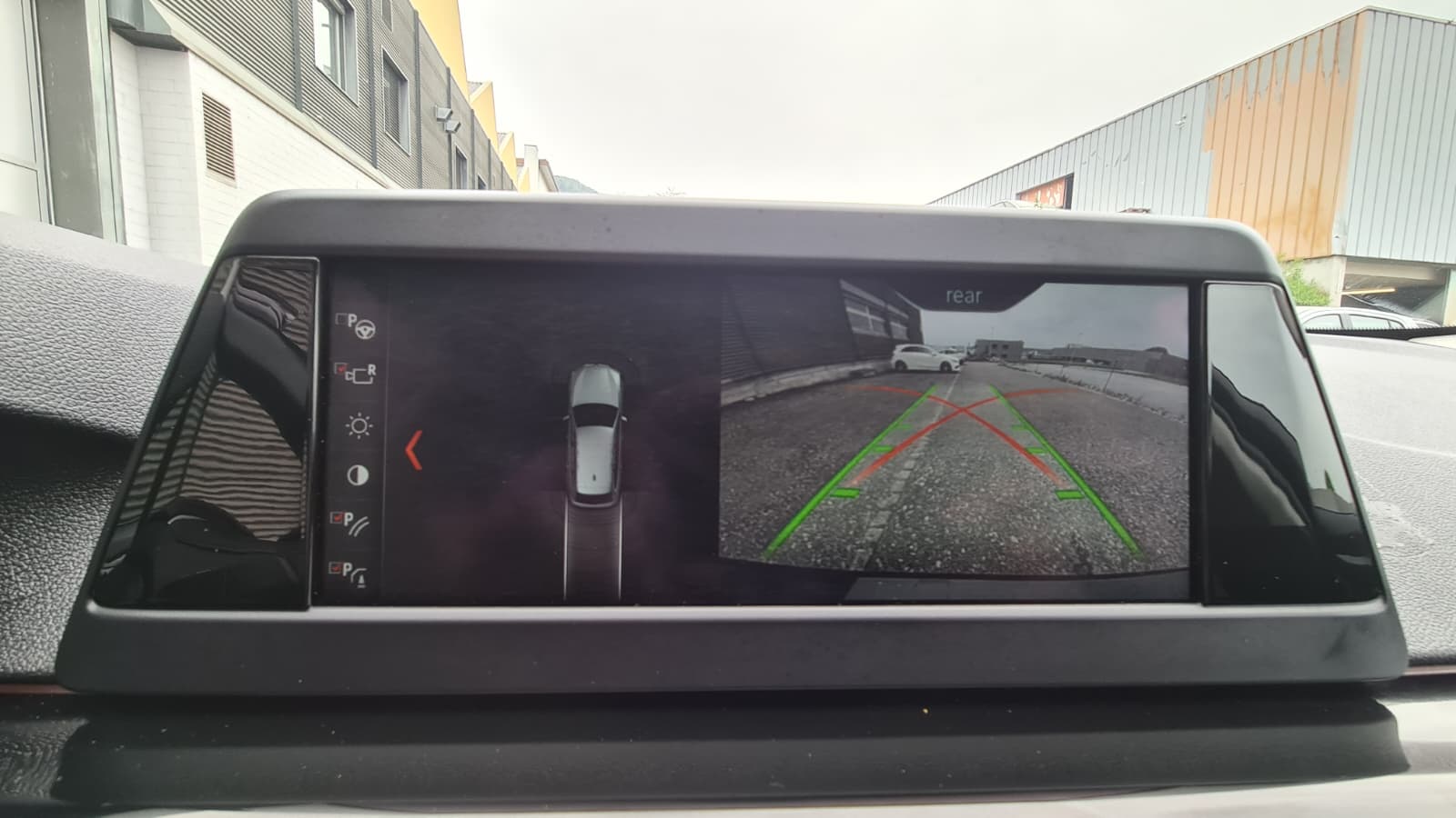 BMW 520d xDrive Touring Sport Line Steptronic ** Voll-Leder ** Gr-Navi ** RF-Kamera ** Sitzheizung ** Frisch Ab MFK & Service **-image-11