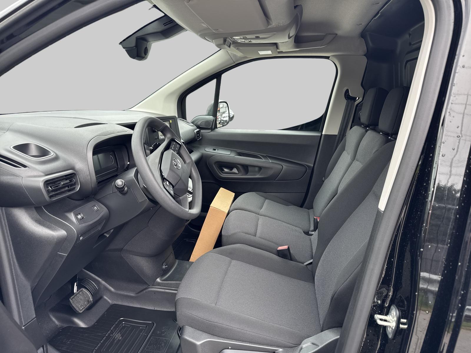 TOYOTA Proace City Van EV 50 kWh Active Medium-image-4