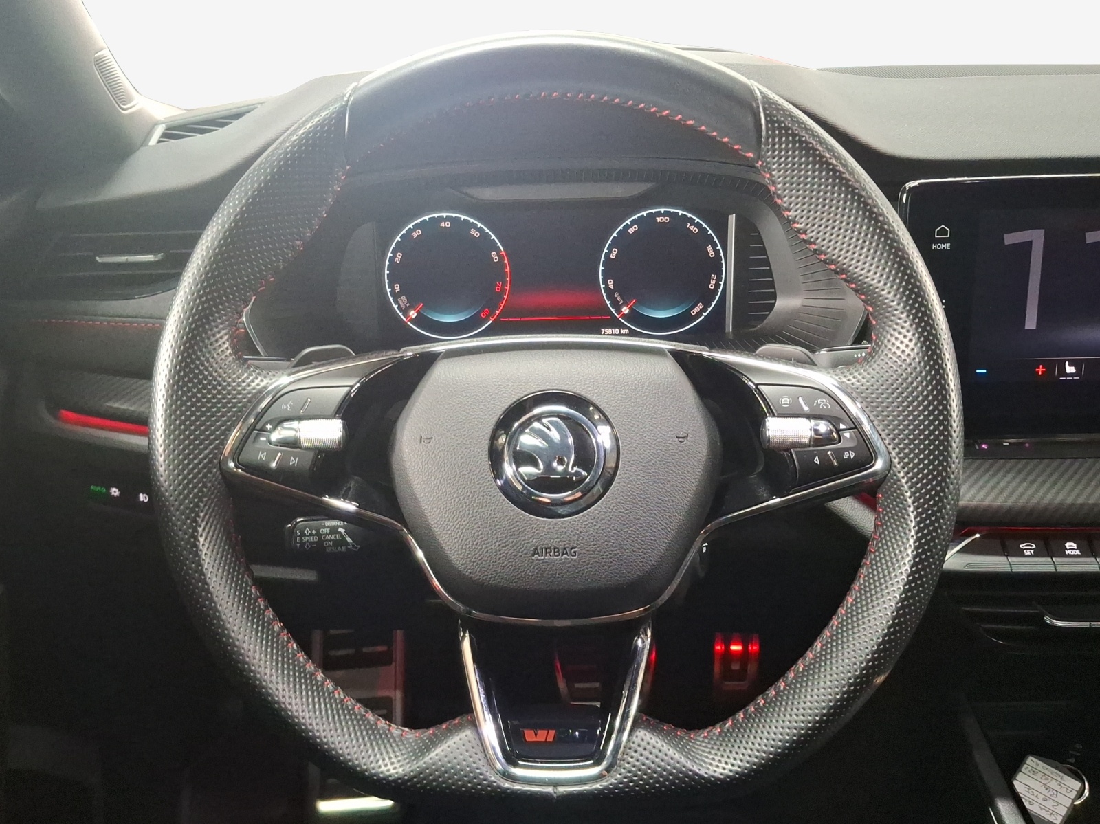SKODA Octavia Combi 2.0 TSI DSG RS-image-9