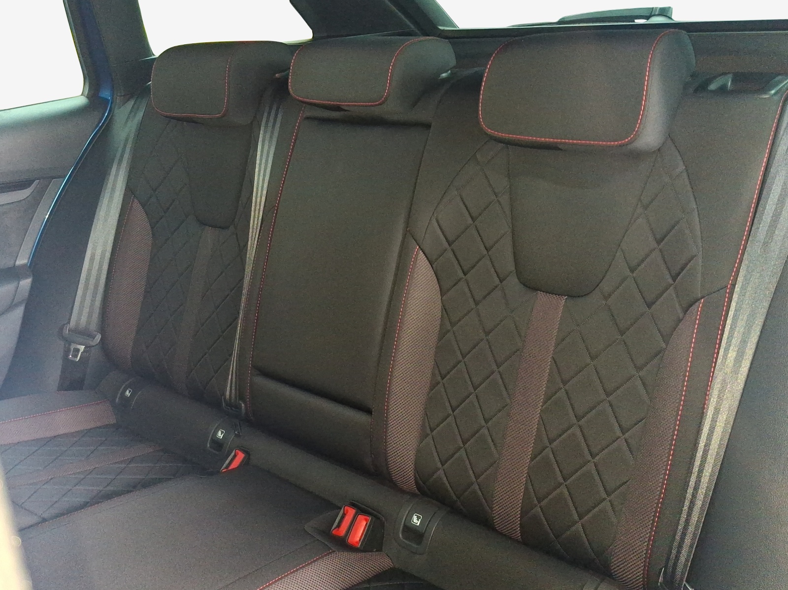 SKODA Octavia Combi 2.0 TSI DSG RS-image-11