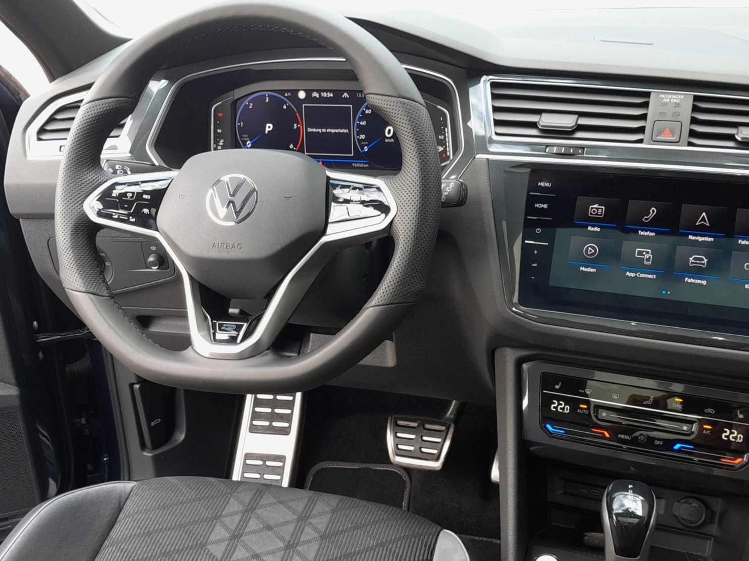 VW Tiguan 2.0 TDI SCR R-Line 4Motion DSG-image-8