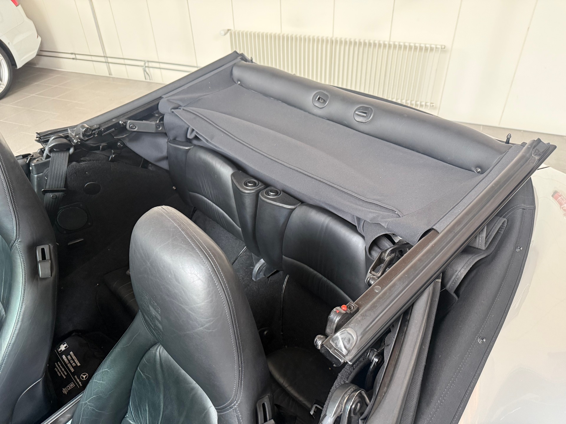 PORSCHE 911 Carrera Cabrio-image-14