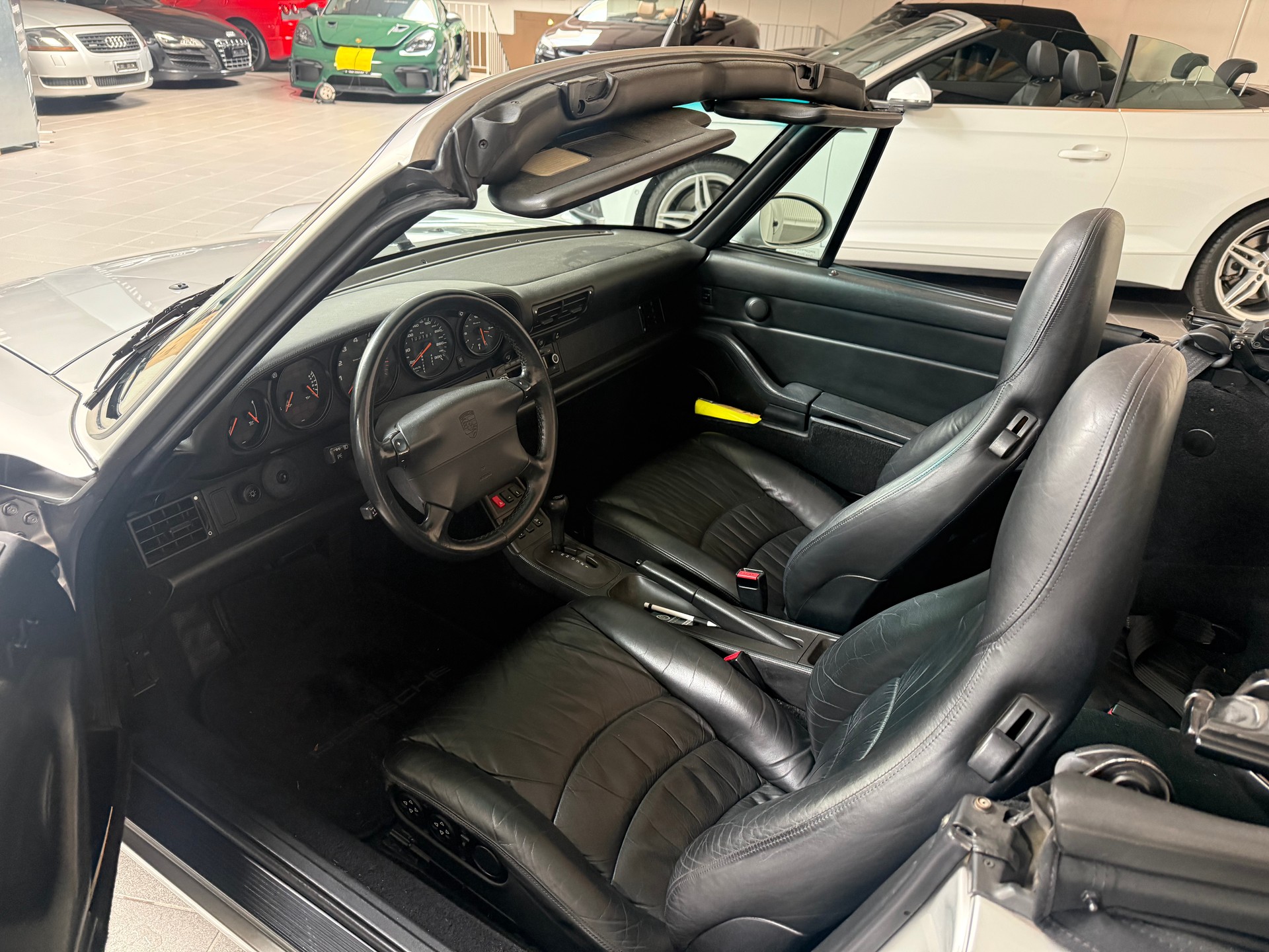 PORSCHE 911 Carrera Cabrio-image-11
