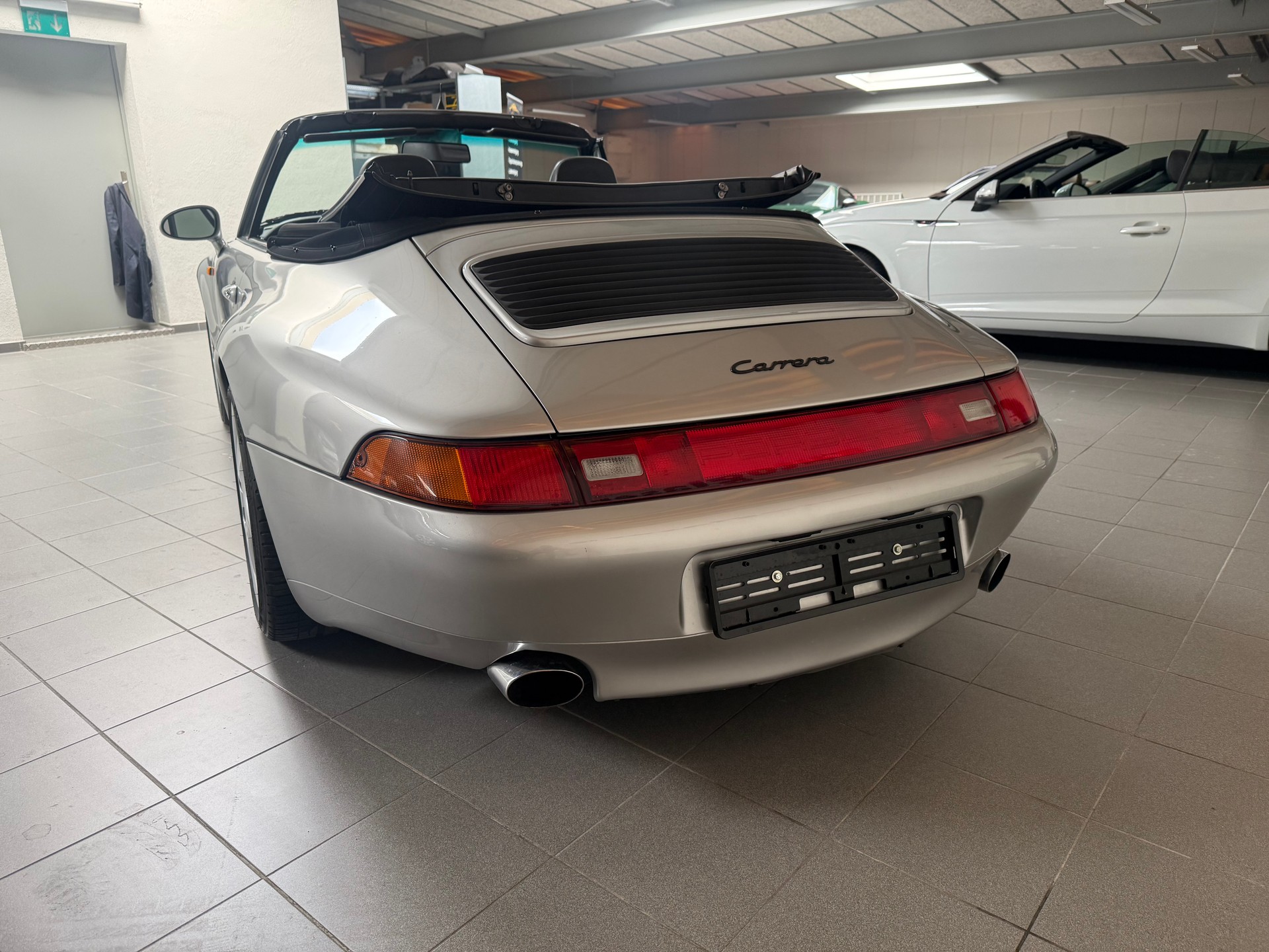 PORSCHE 911 Carrera Cabrio-image-8